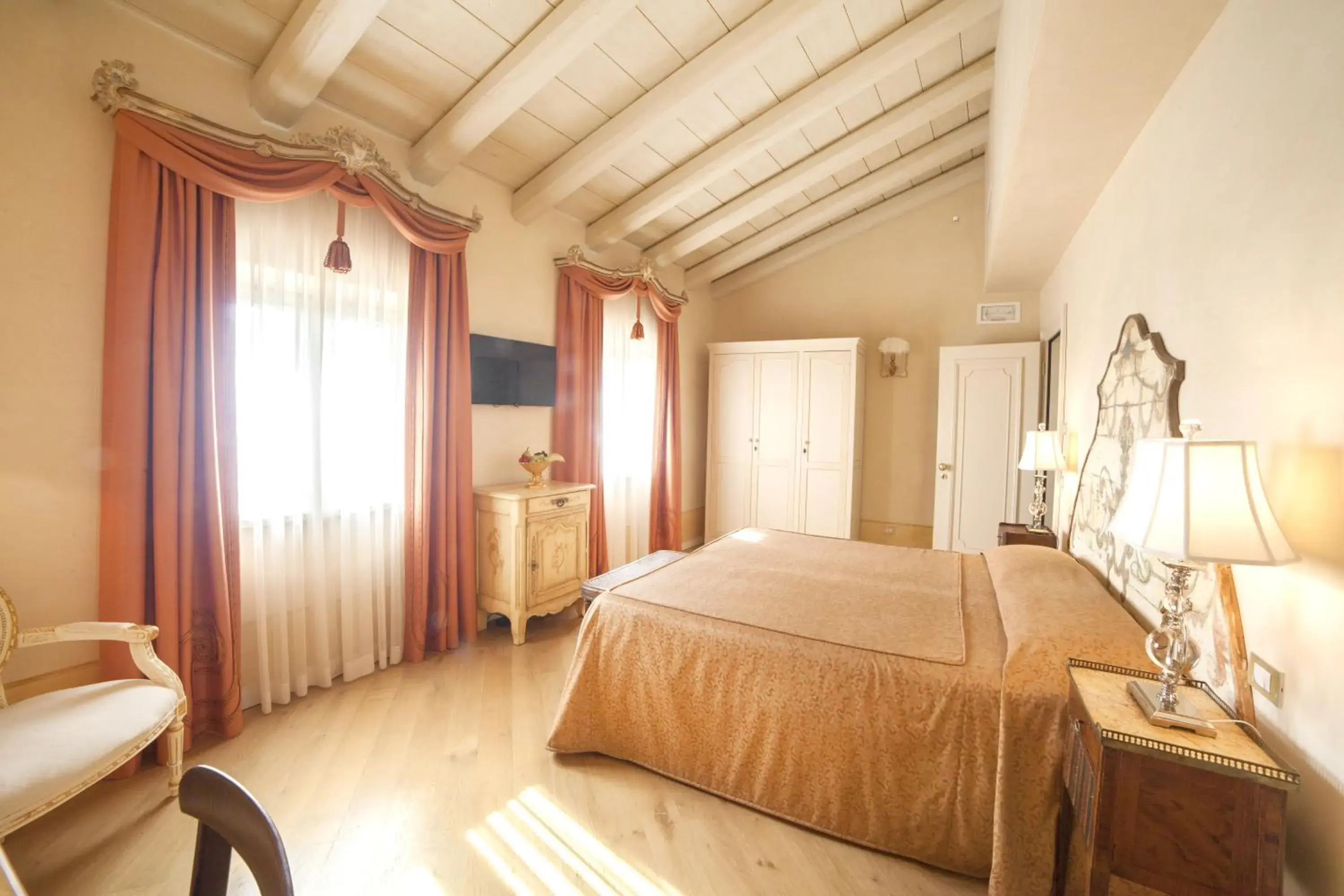 Spring, Bed in Relais Fra' Lorenzo Spring, Bed in Relais Fra' Lorenzo