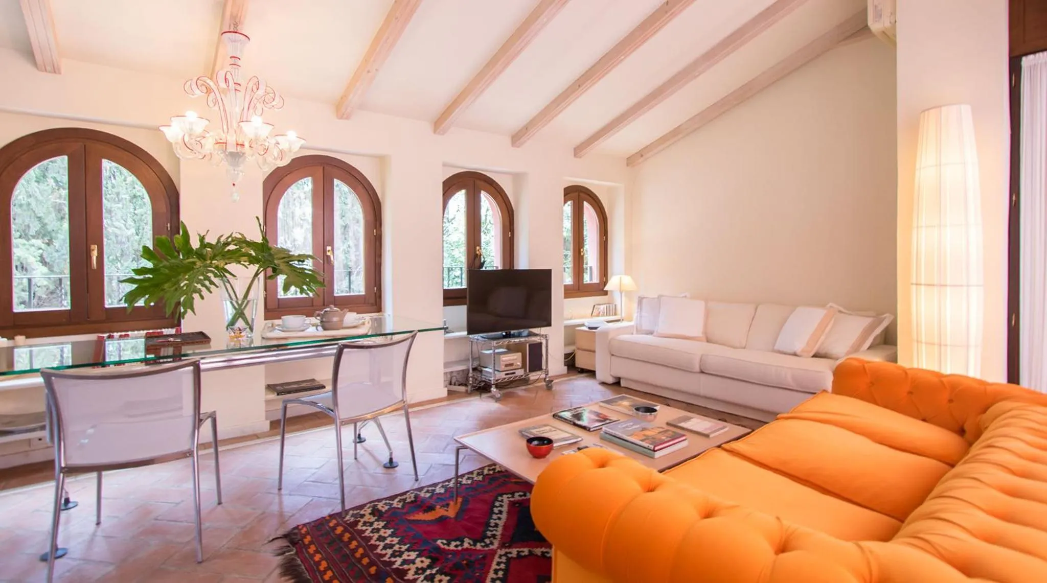 Living room in Oriental Apartment Gardens Views 2 pax