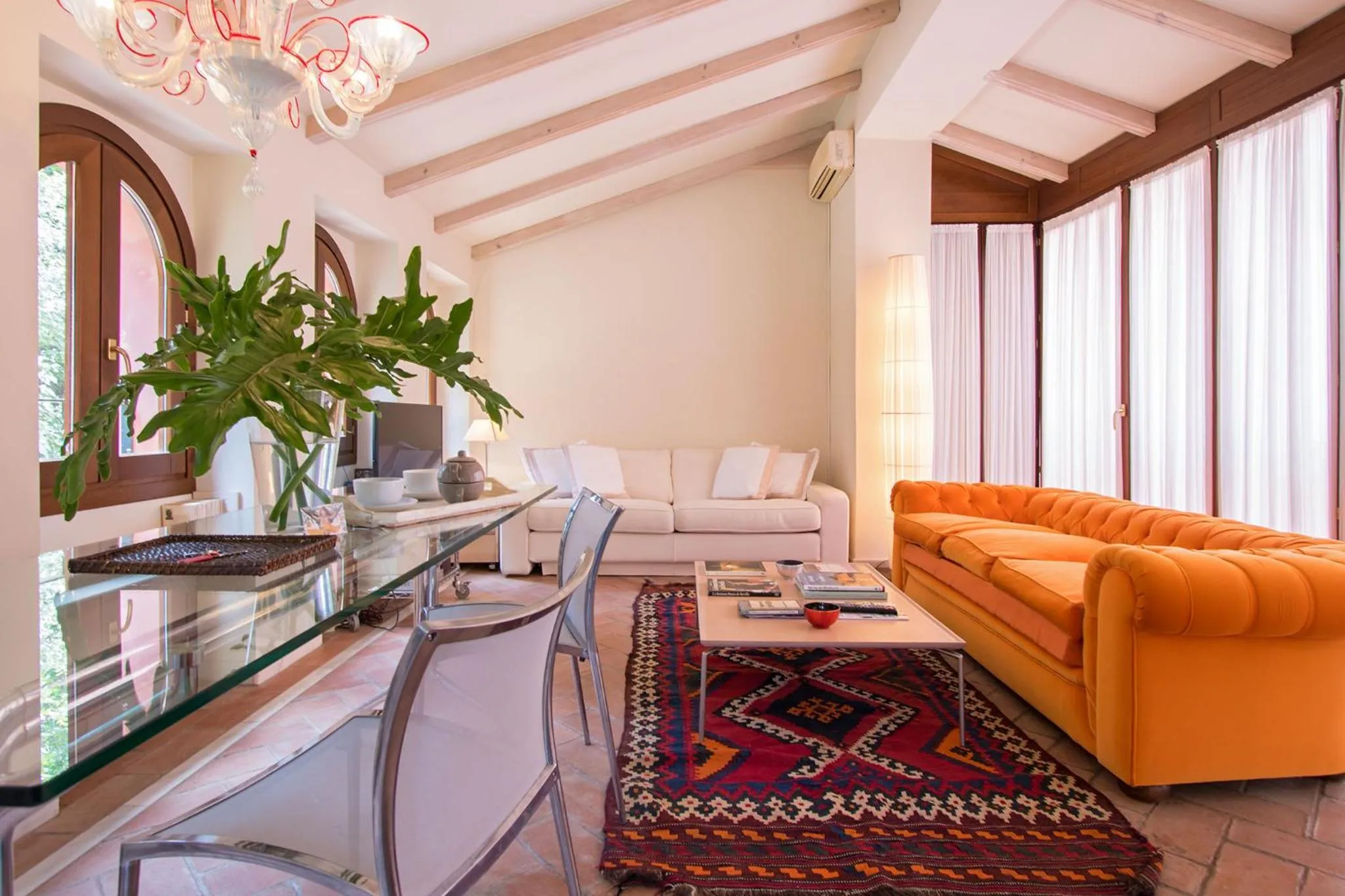 Living room in Oriental Apartment Gardens Views 2 pax