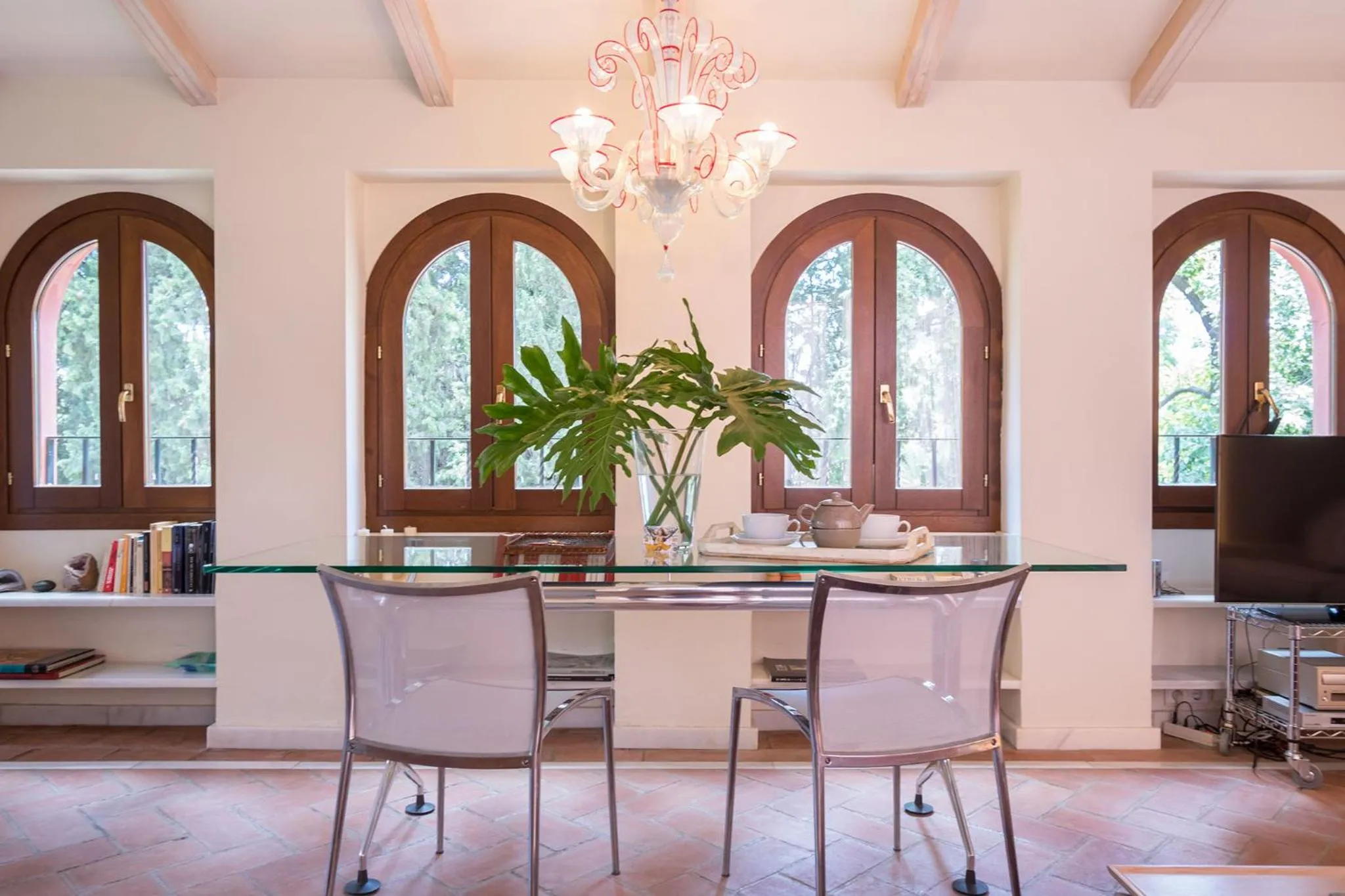 Dining area in Oriental Apartment Gardens Views 2 pax