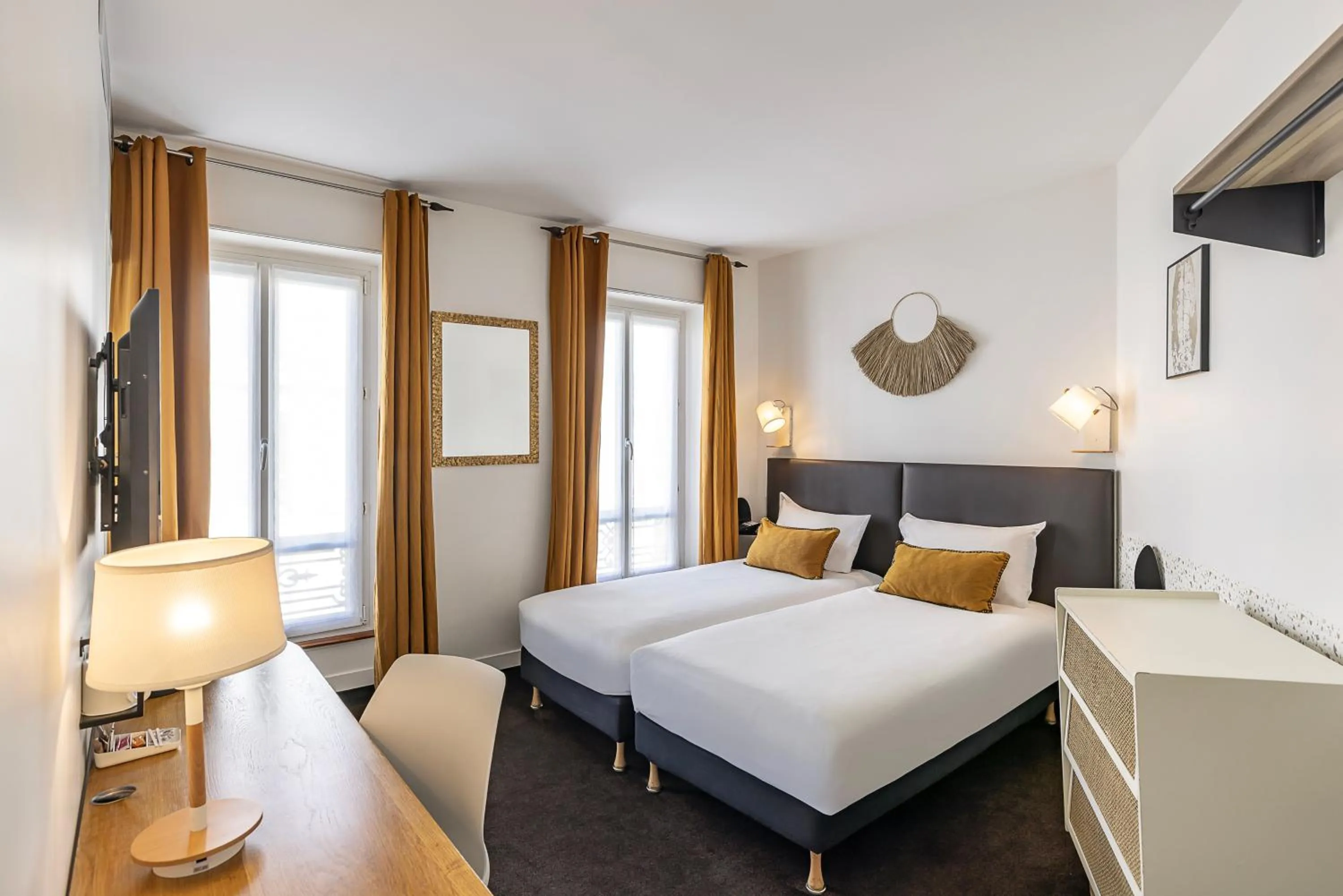 Nearby landmark, Bed in Best Western Aramis Saint Germain