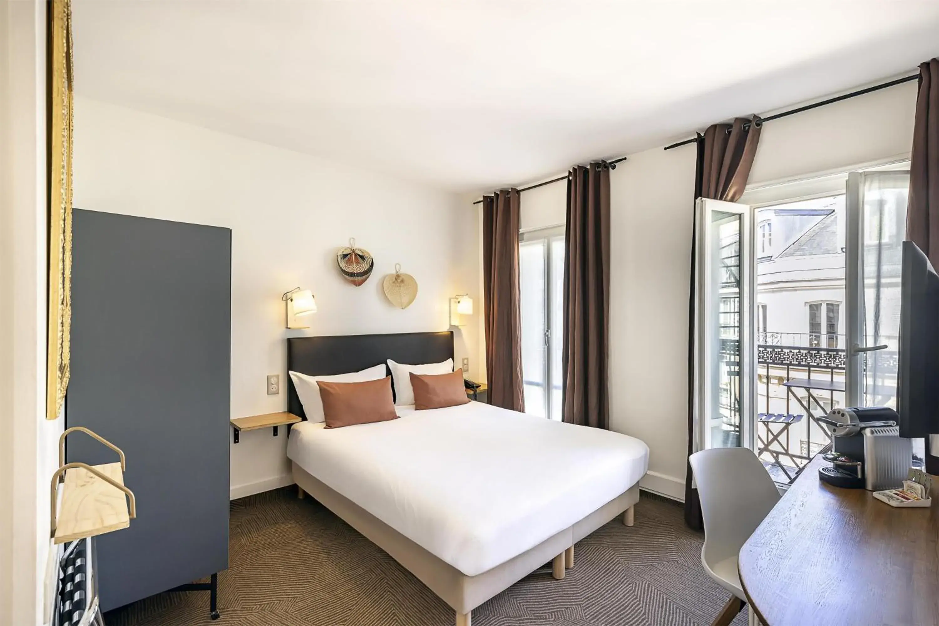 Bedroom, Bed in Best Western Aramis Saint Germain Bedroom, Bed in Best Western Aramis Saint Germain