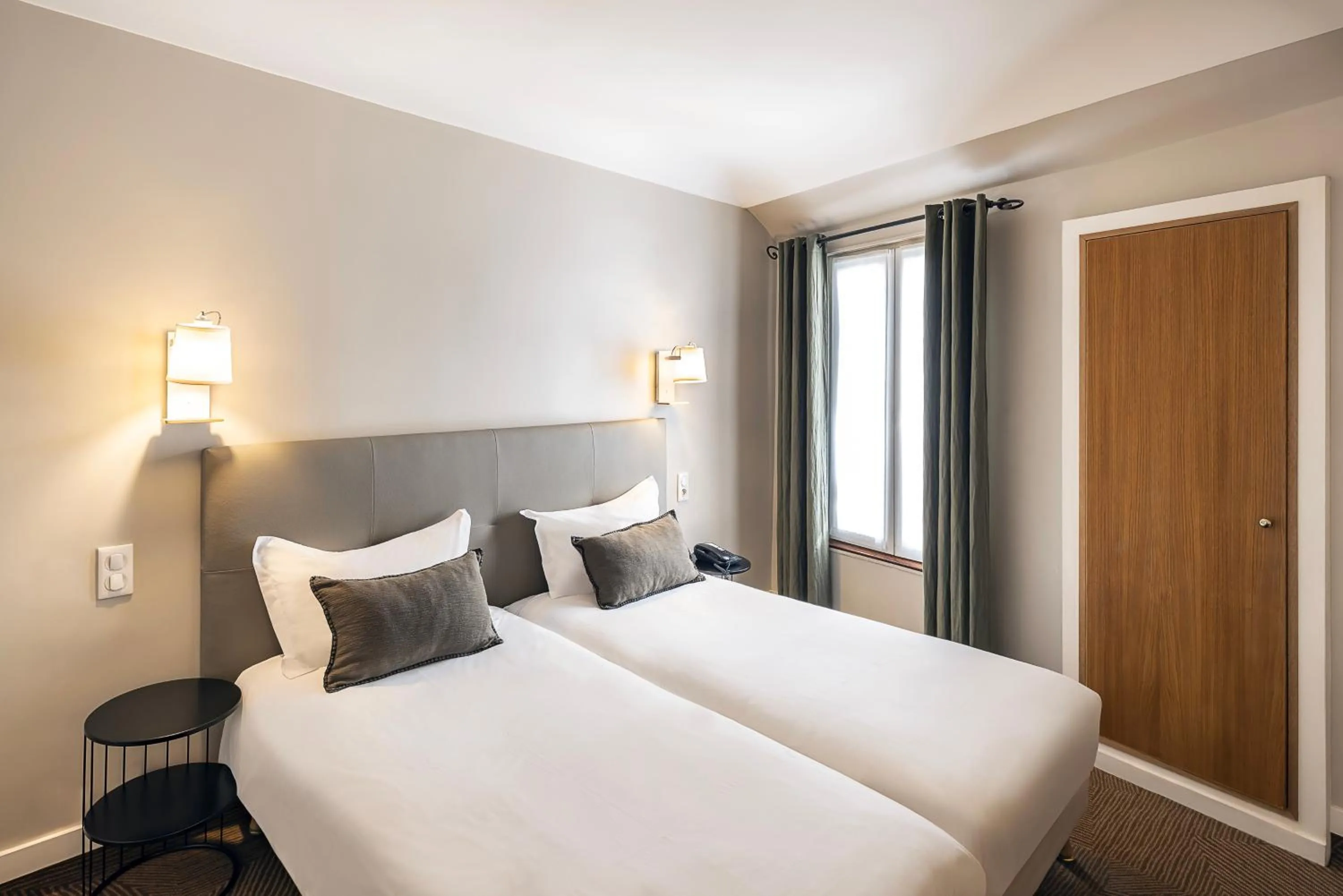 Nearby landmark, Bed in Best Western Aramis Saint Germain