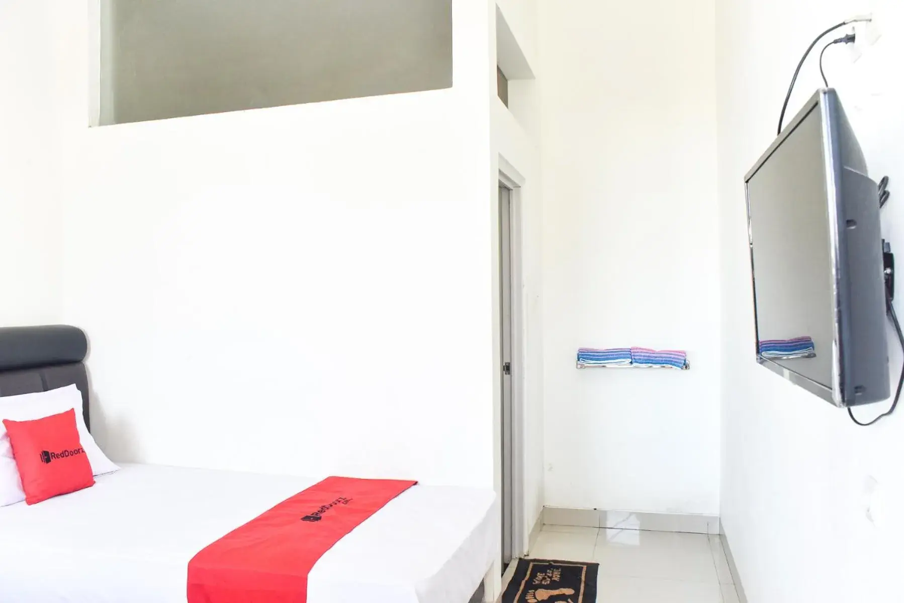 Bedroom, Bed in RedDoorz near Alun Alun Wonosobo Bedroom, Bed in RedDoorz near Alun Alun Wonosobo