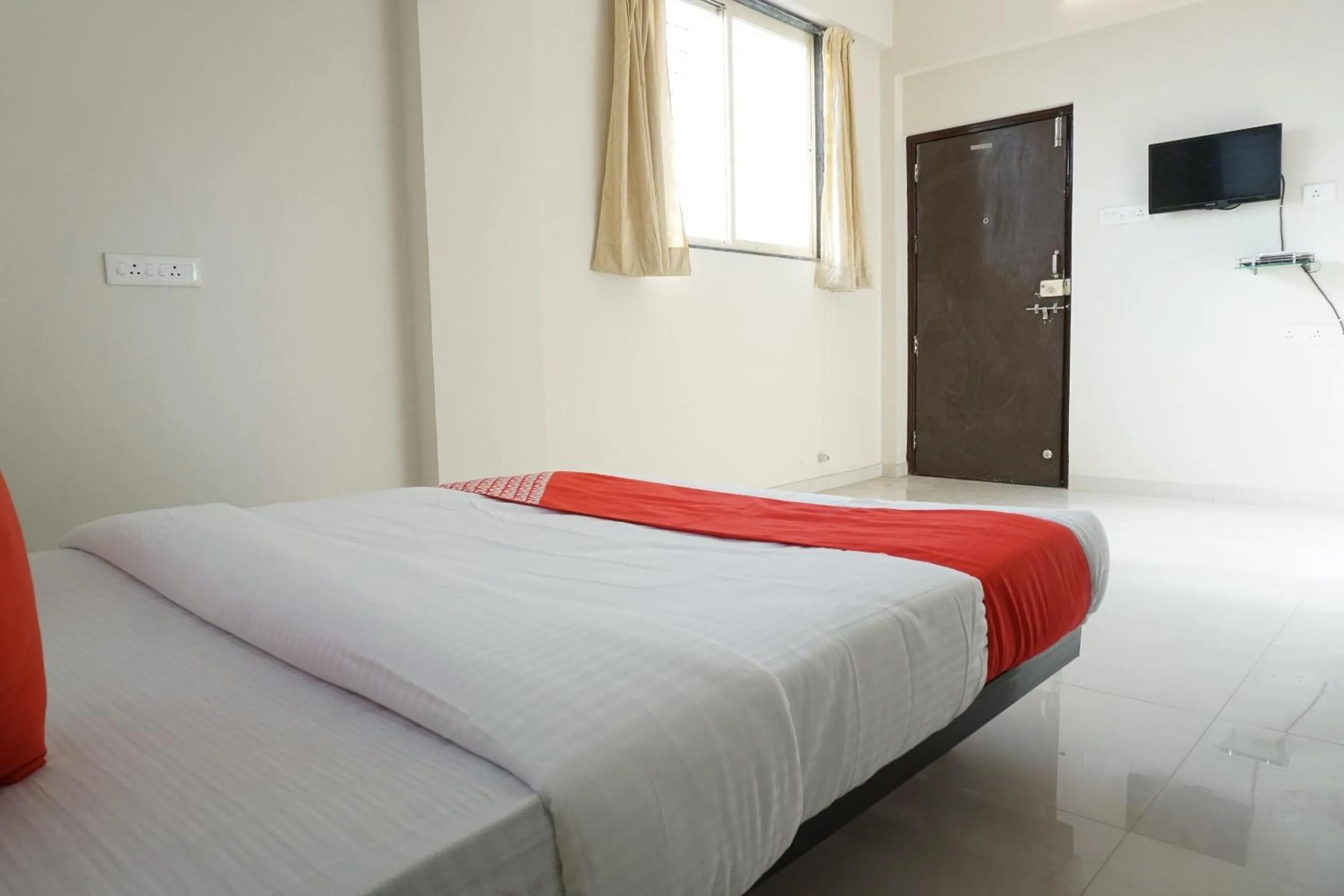 Bedroom, Bed in Super Hotel O Arusai