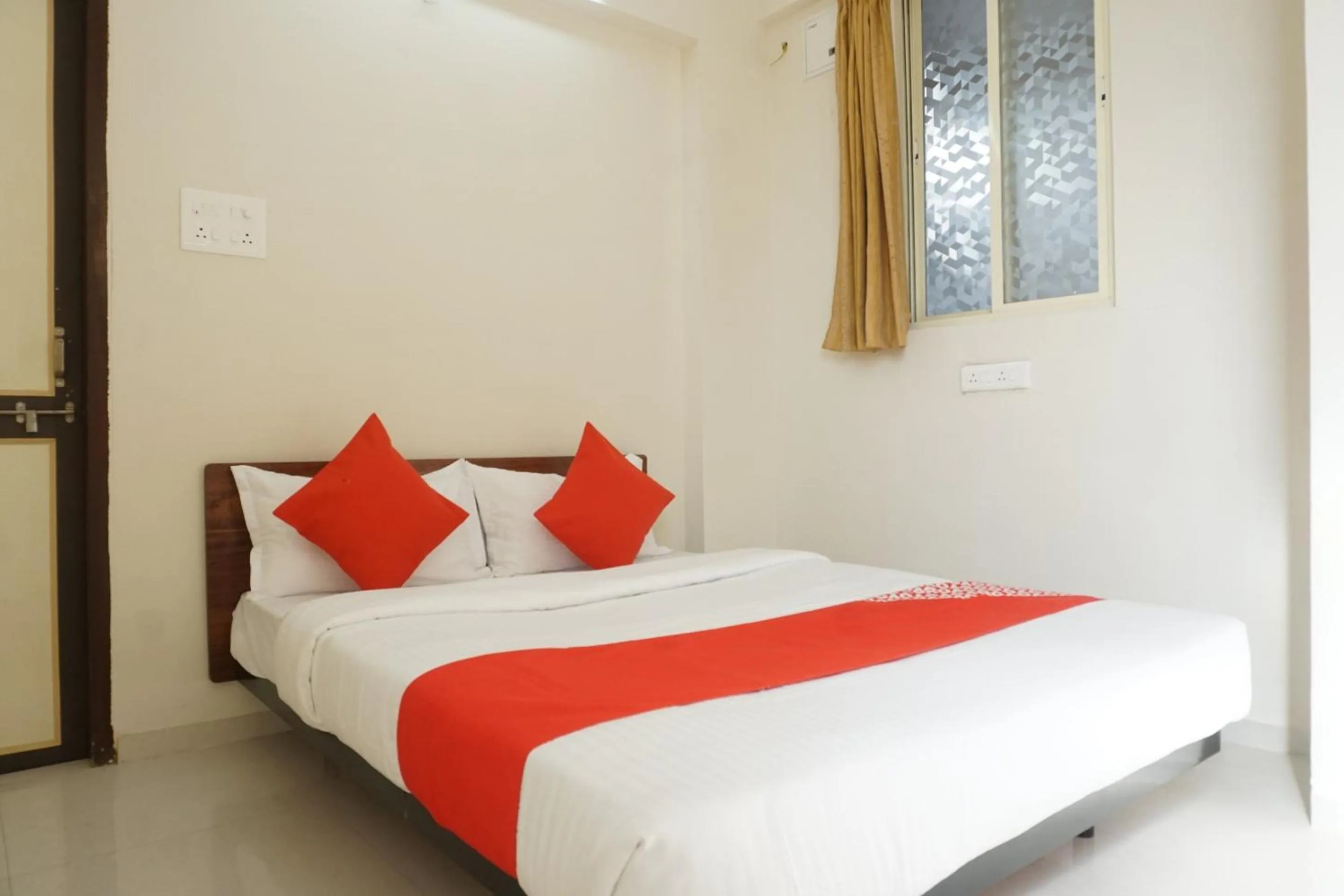 Bedroom, Bed in Super Hotel O Arusai