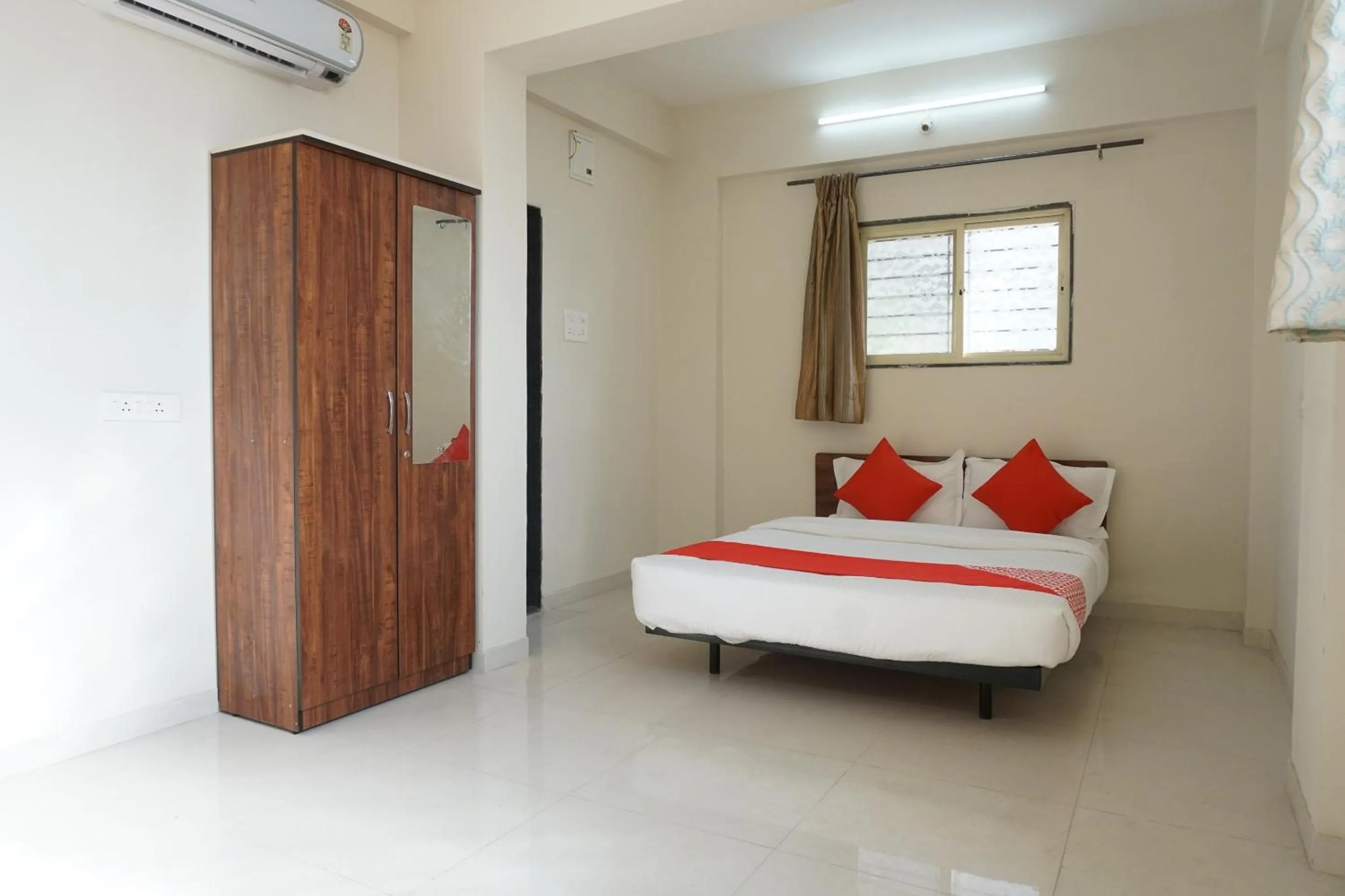 Bedroom, Bed in Super Hotel O Arusai