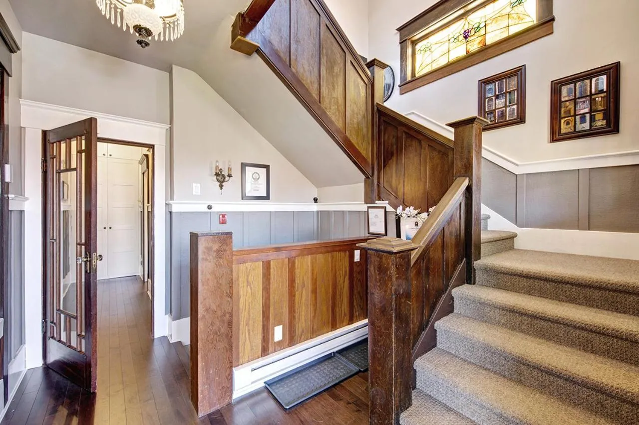 Facade/entrance in The Ivy on Parker Guest House