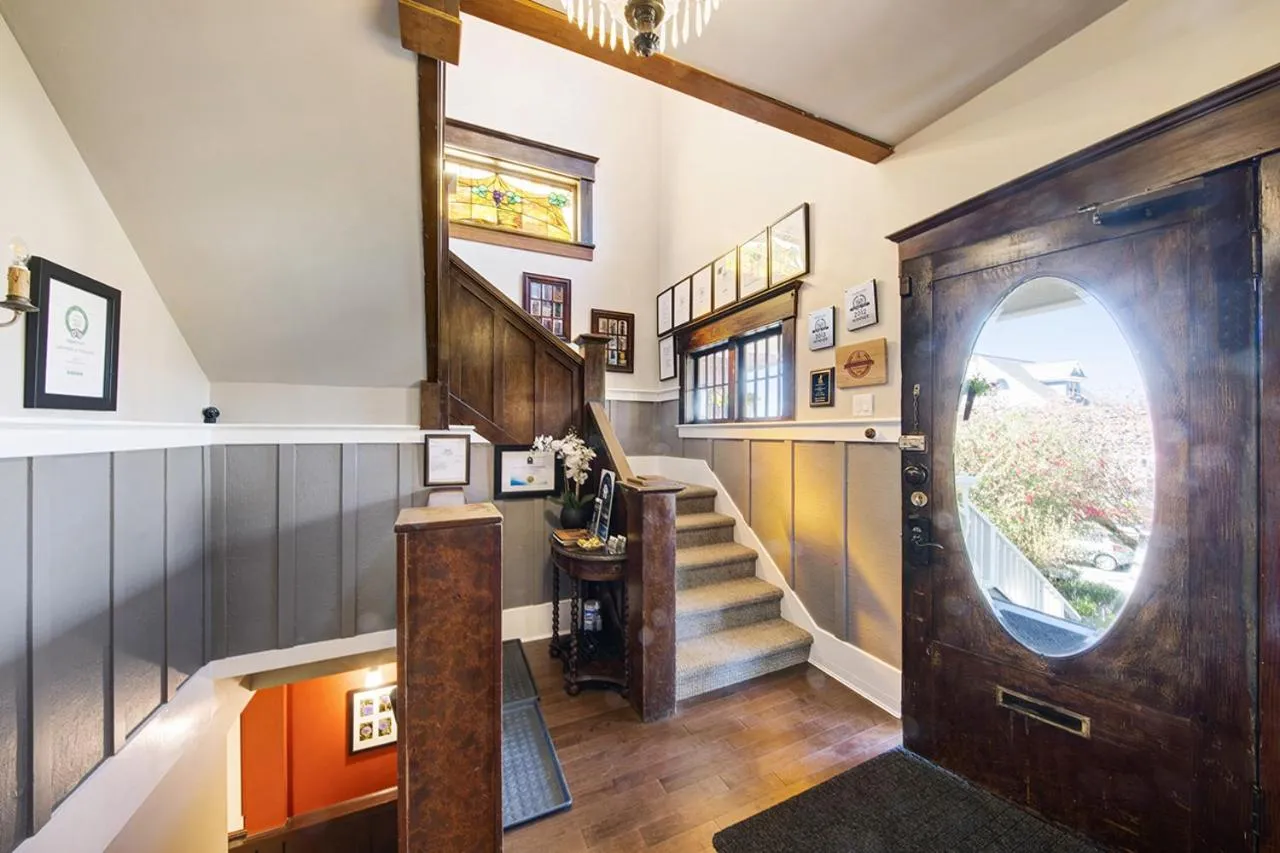 Facade/entrance in The Ivy on Parker Guest House