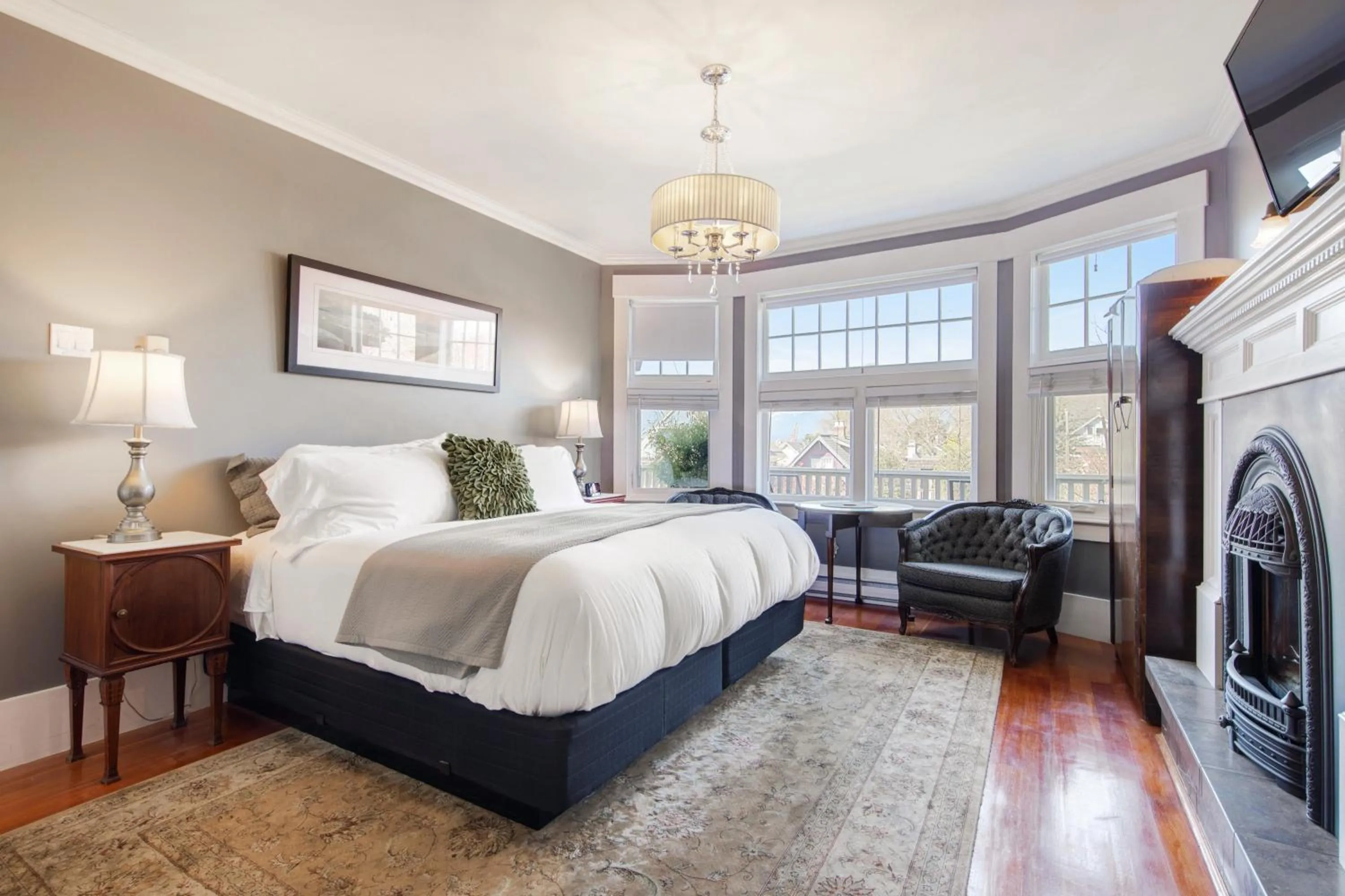 Bed in The Ivy on Parker Guest House