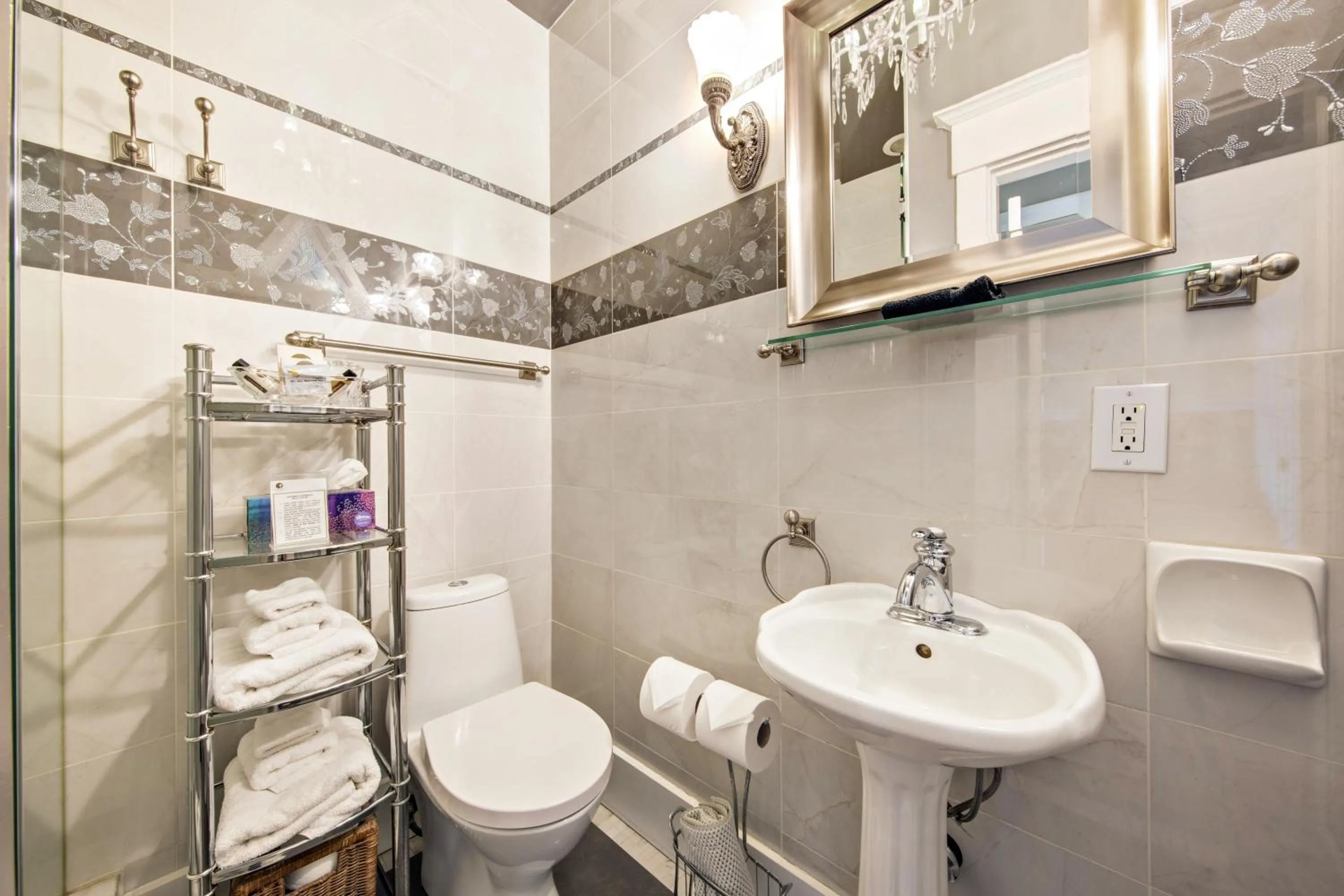 Bathroom in The Ivy on Parker Guest House