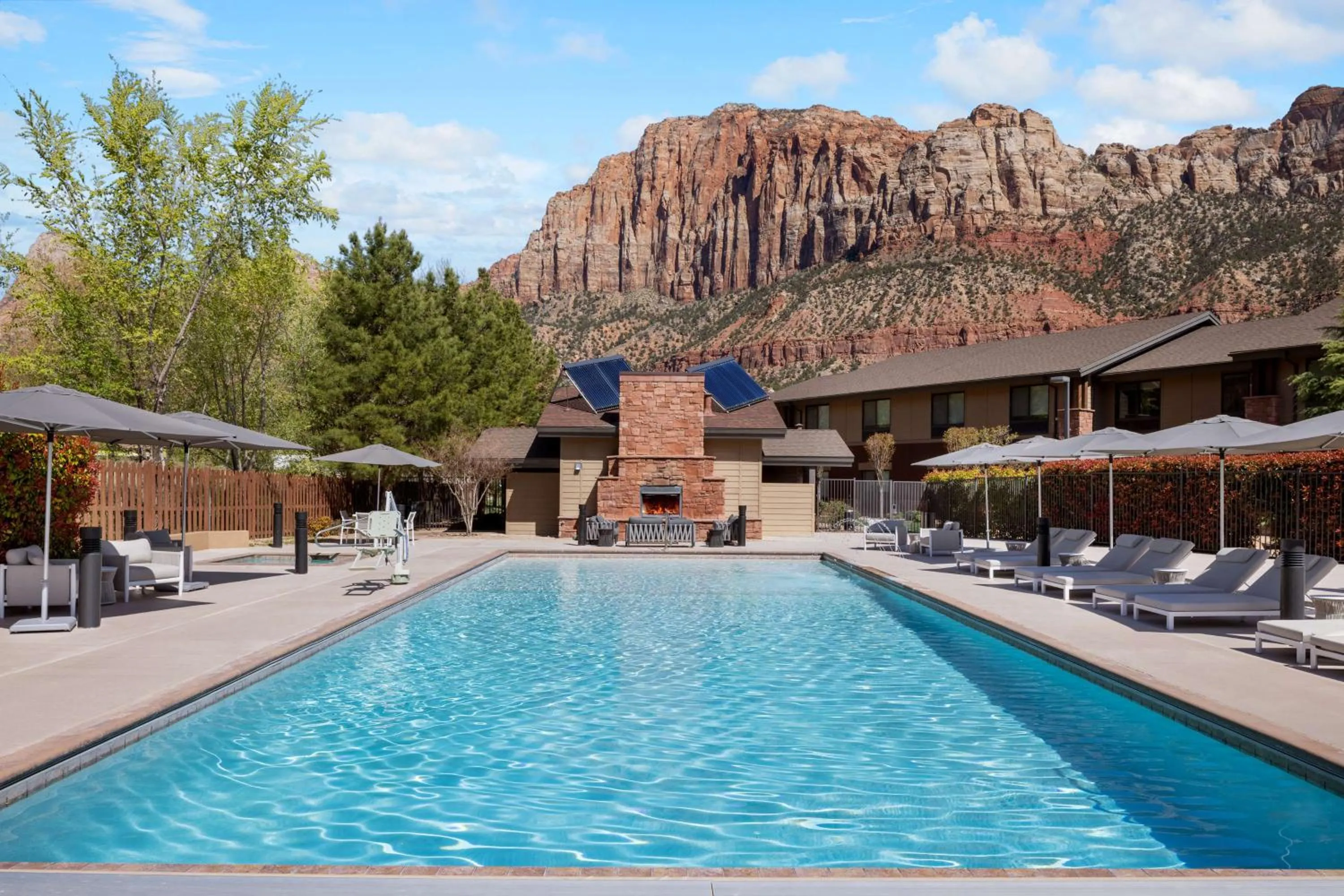 Pool view in Hampton Inn & Suites Springdale/Zion National Park