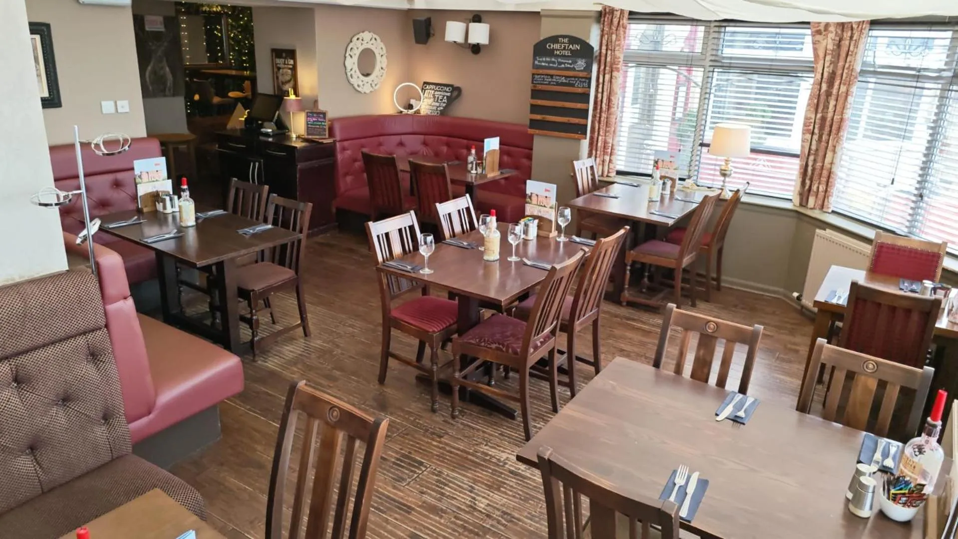 Restaurant/places to eat in Chieftain Hotel