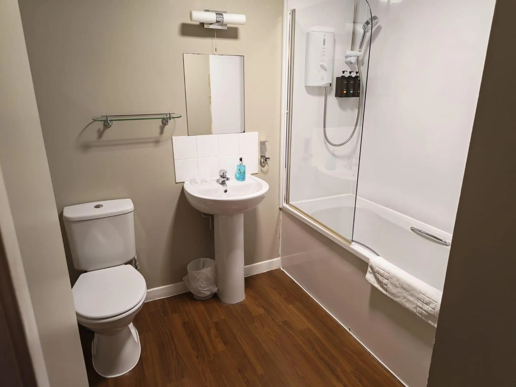 Shower in Chieftain Hotel