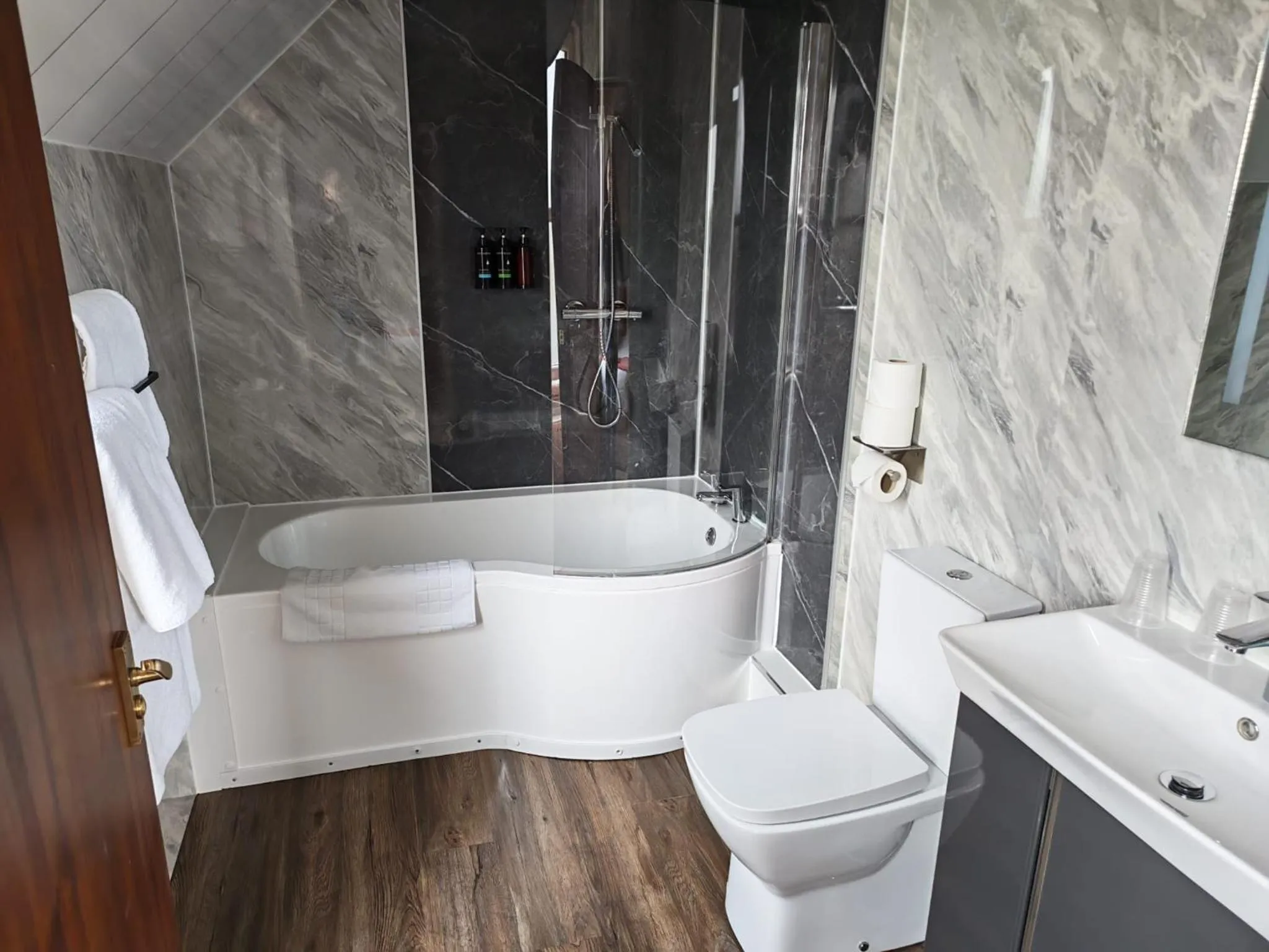 Shower in Chieftain Hotel