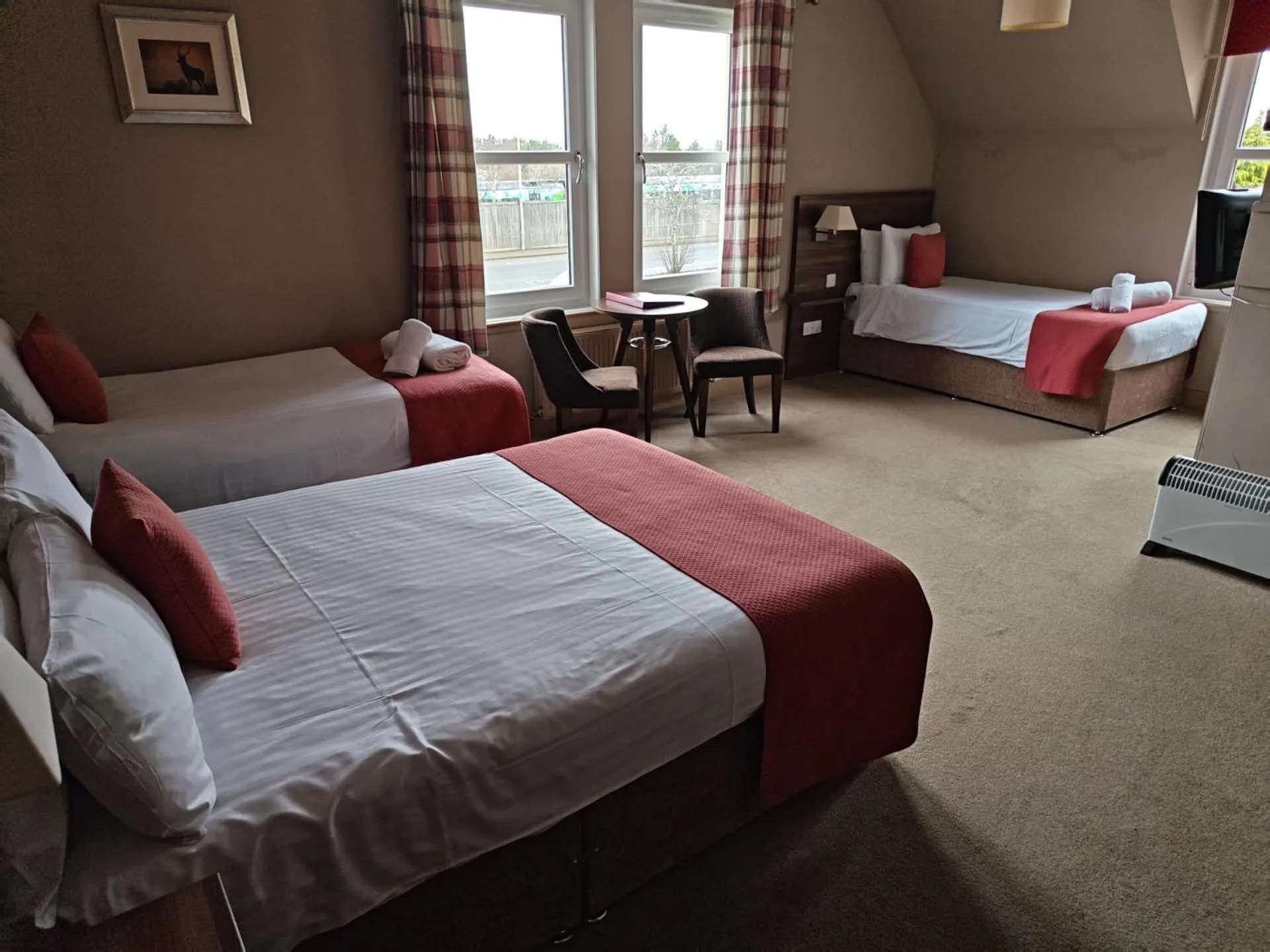 Bedroom, Bed in Chieftain Hotel