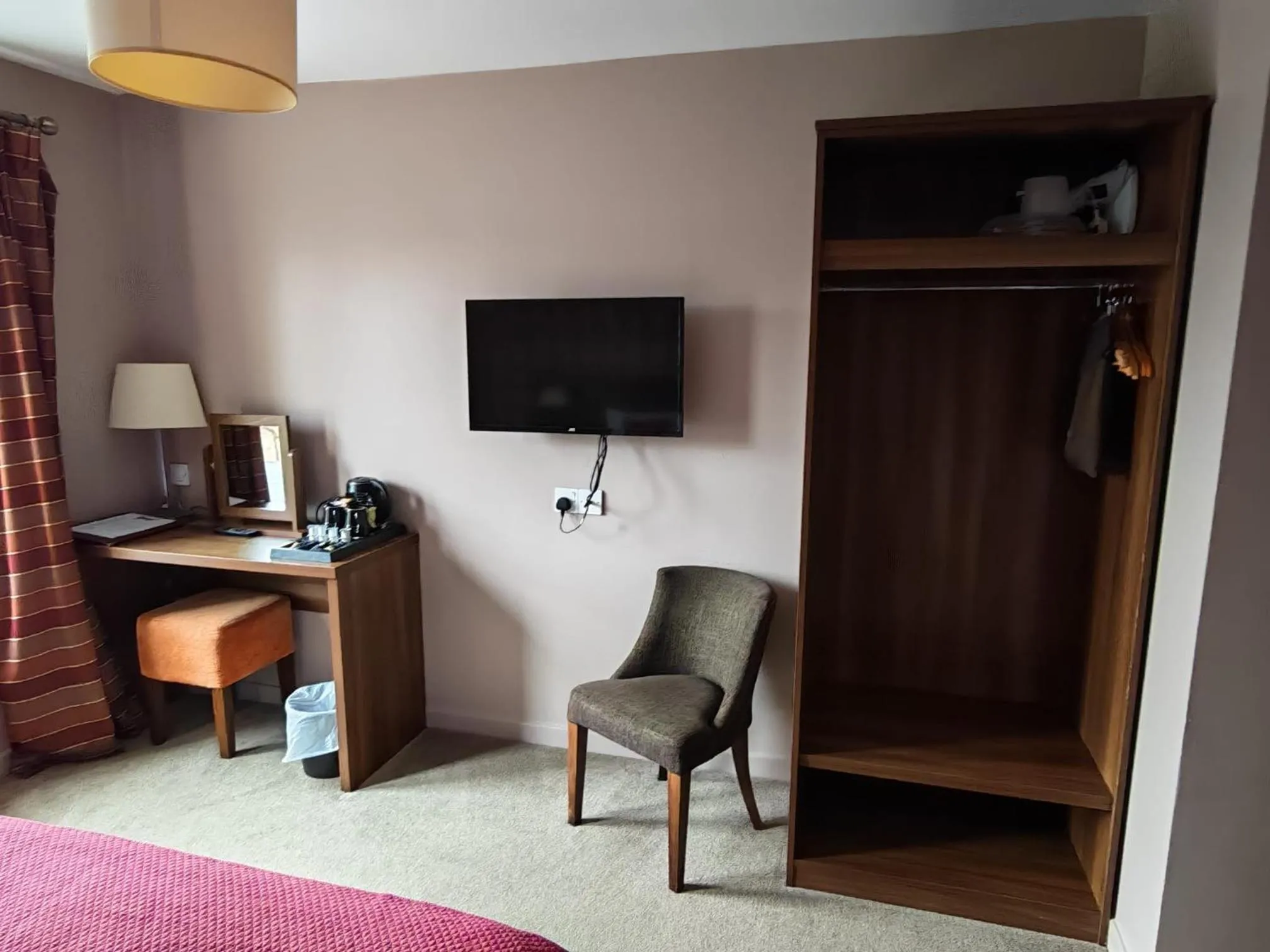 TV and multimedia, Bed in Chieftain Hotel