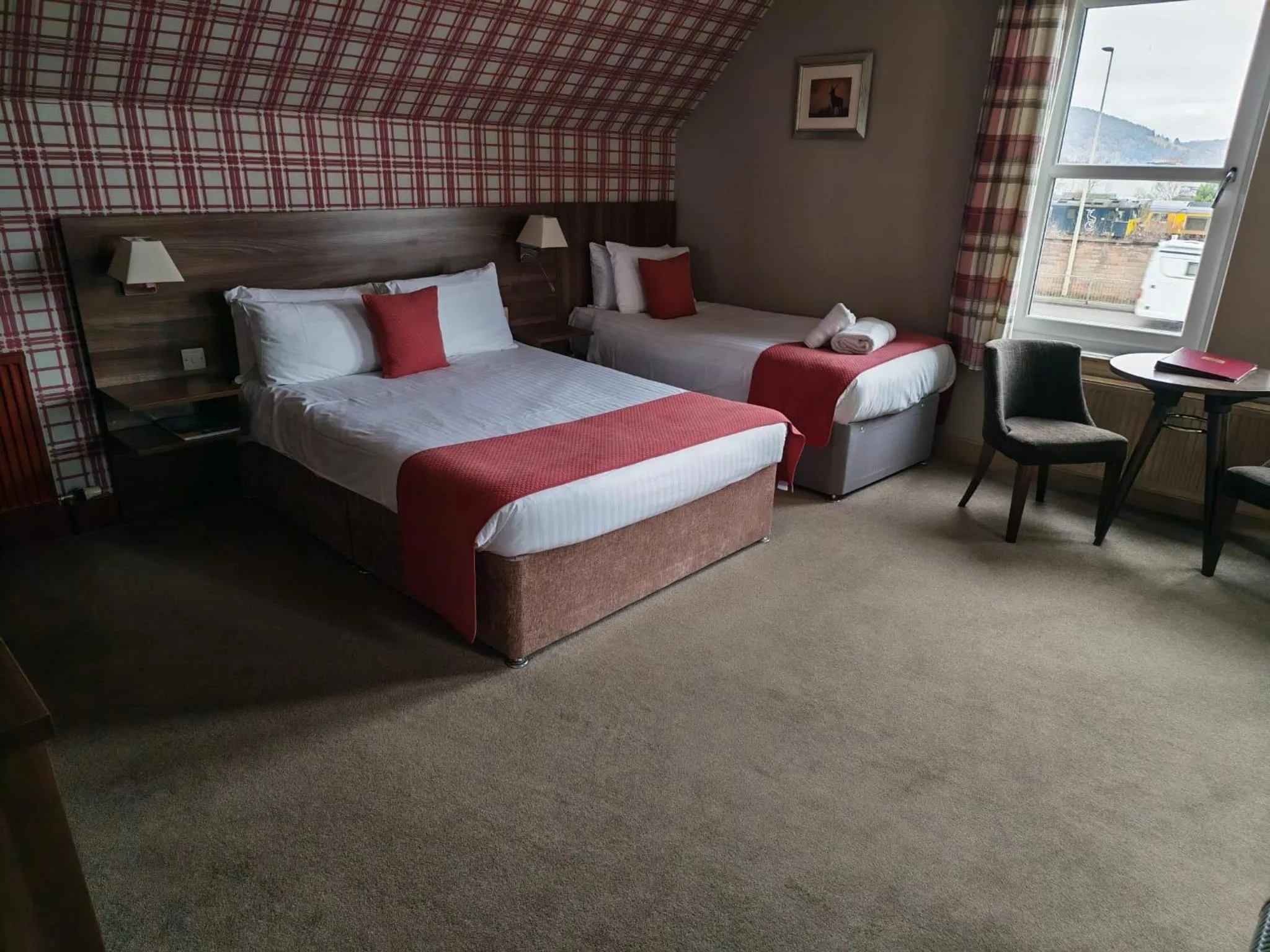 Bedroom, Bed in Chieftain Hotel