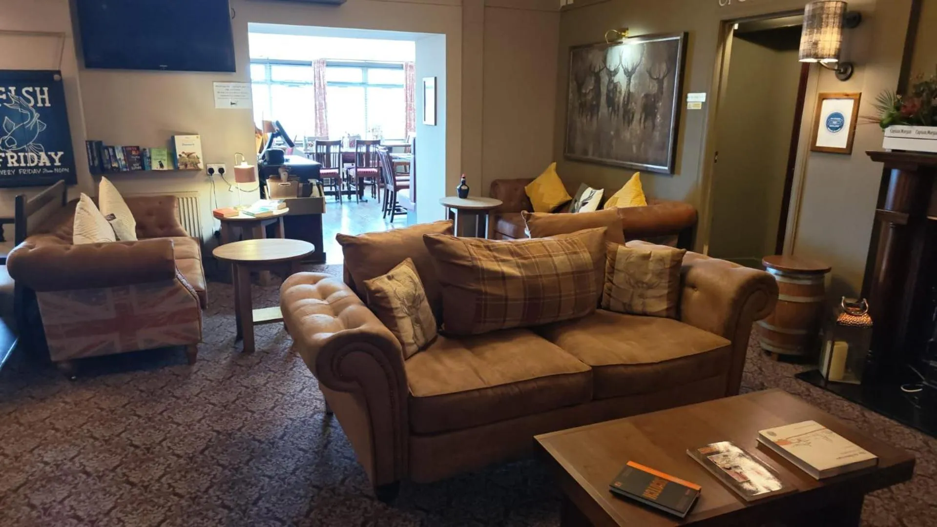 Restaurant/places to eat in Chieftain Hotel