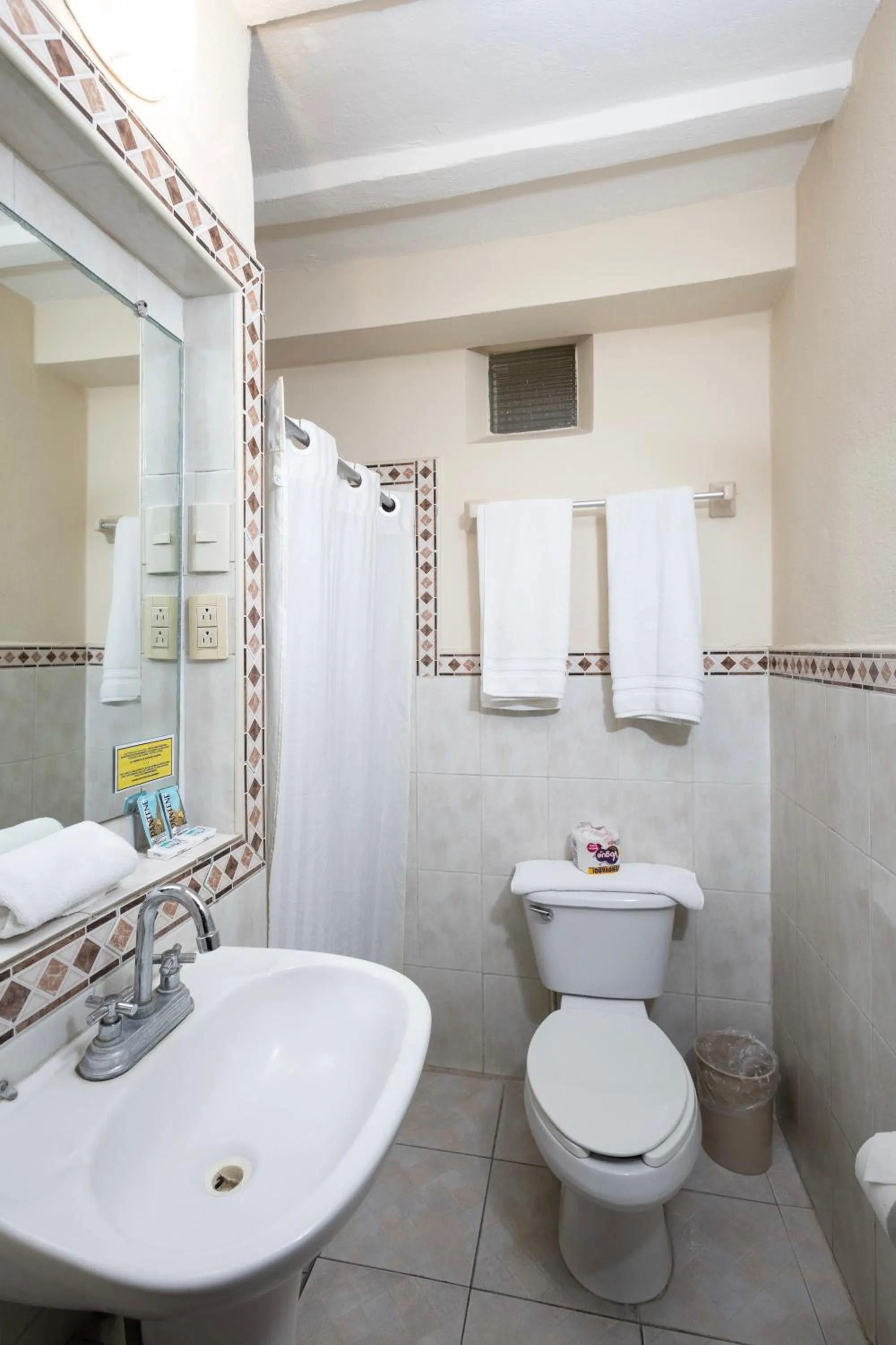 Shower in Hotel Suites Kino