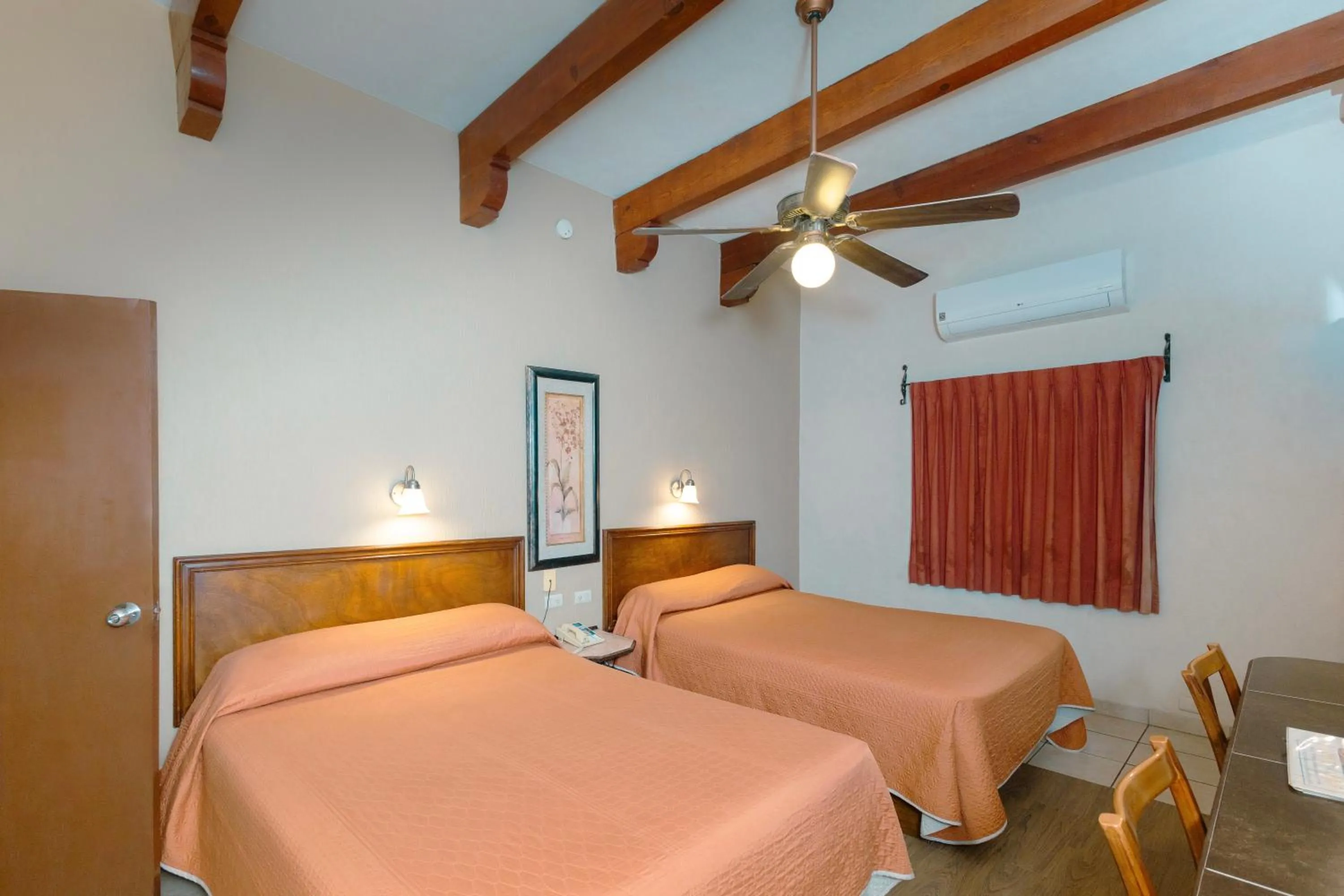 Bed in Hotel Suites Kino