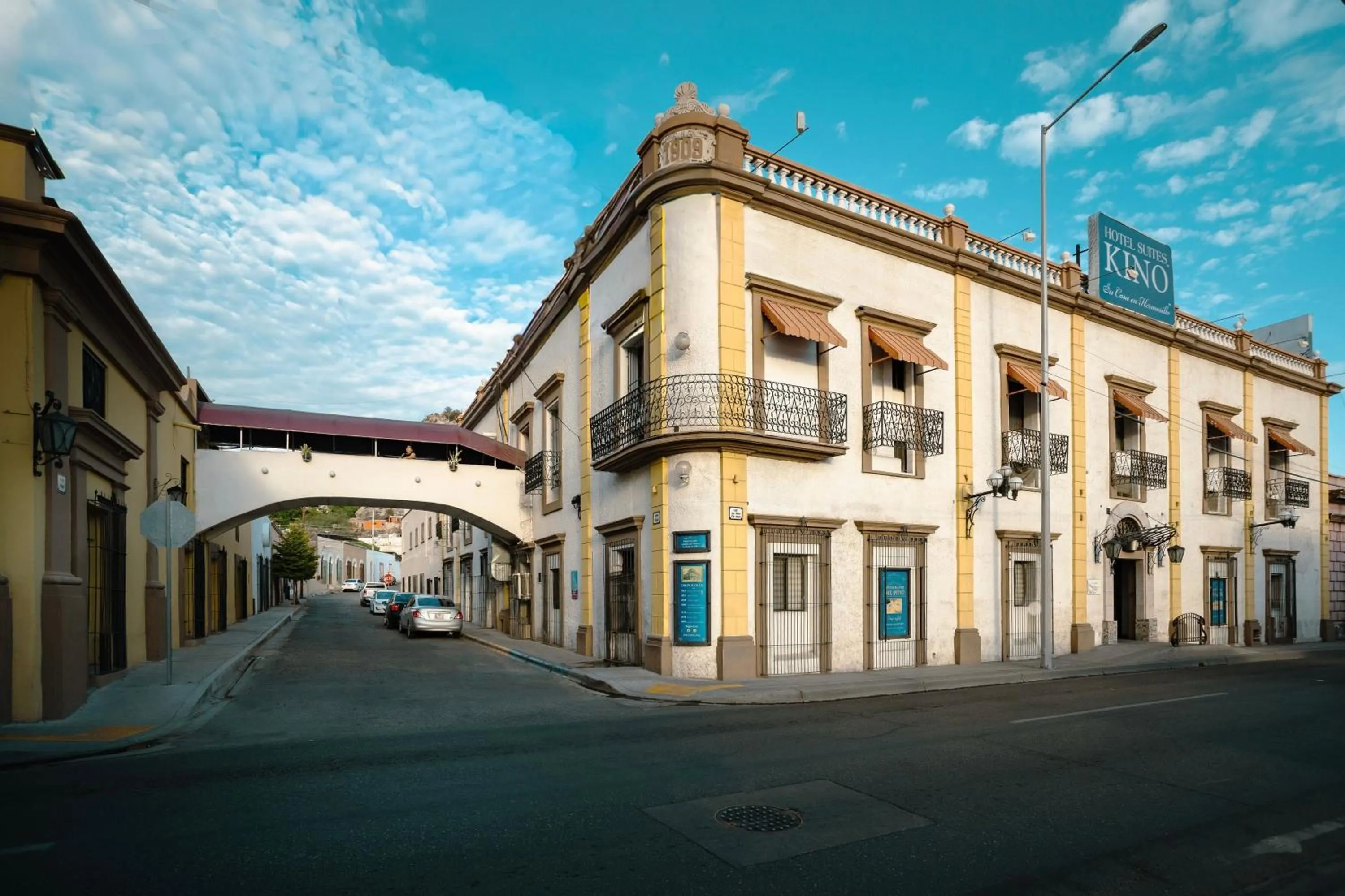 Property building in Hotel Suites Kino