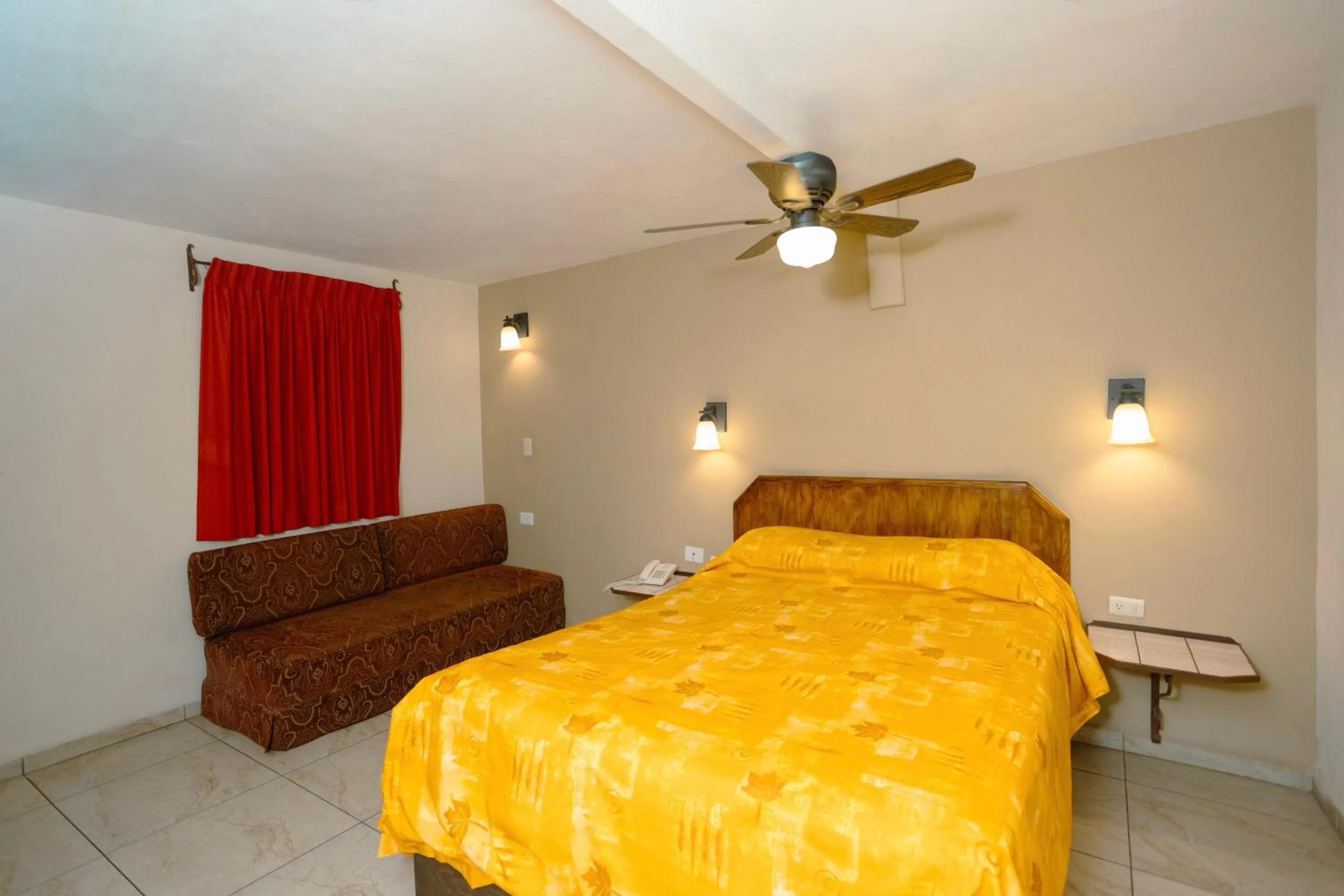 Bed in Hotel Suites Kino