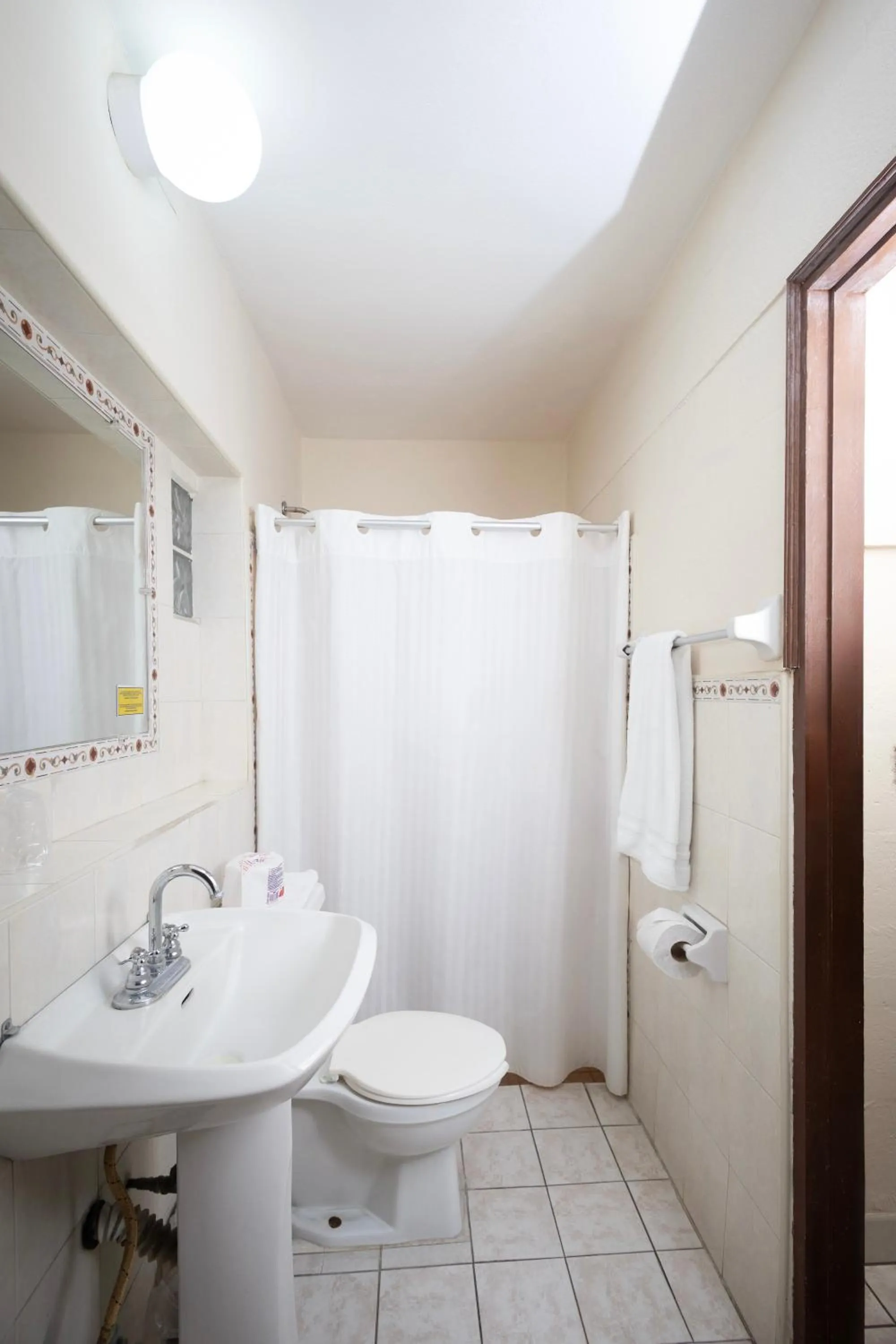 Shower in Hotel Suites Kino