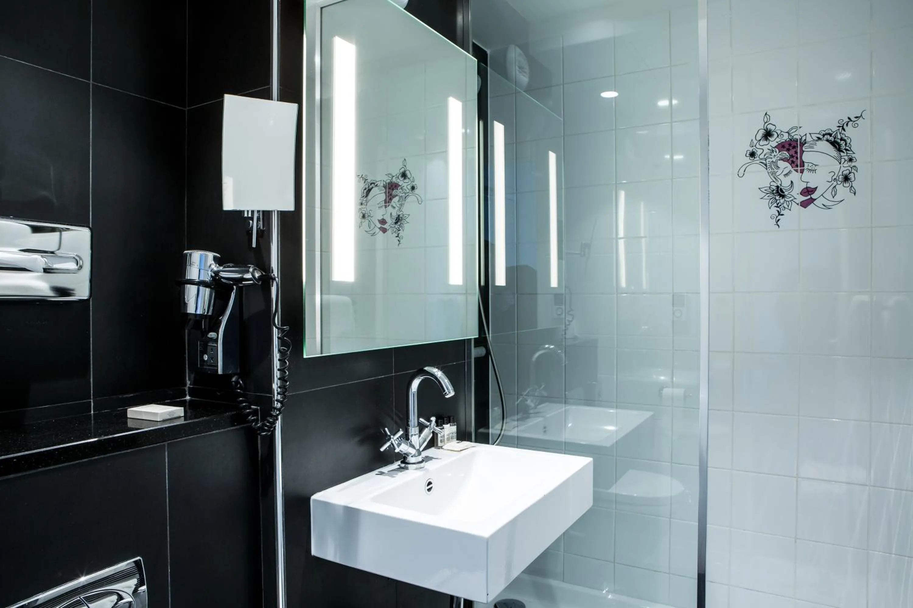 Bathroom in Le Général Hôtel