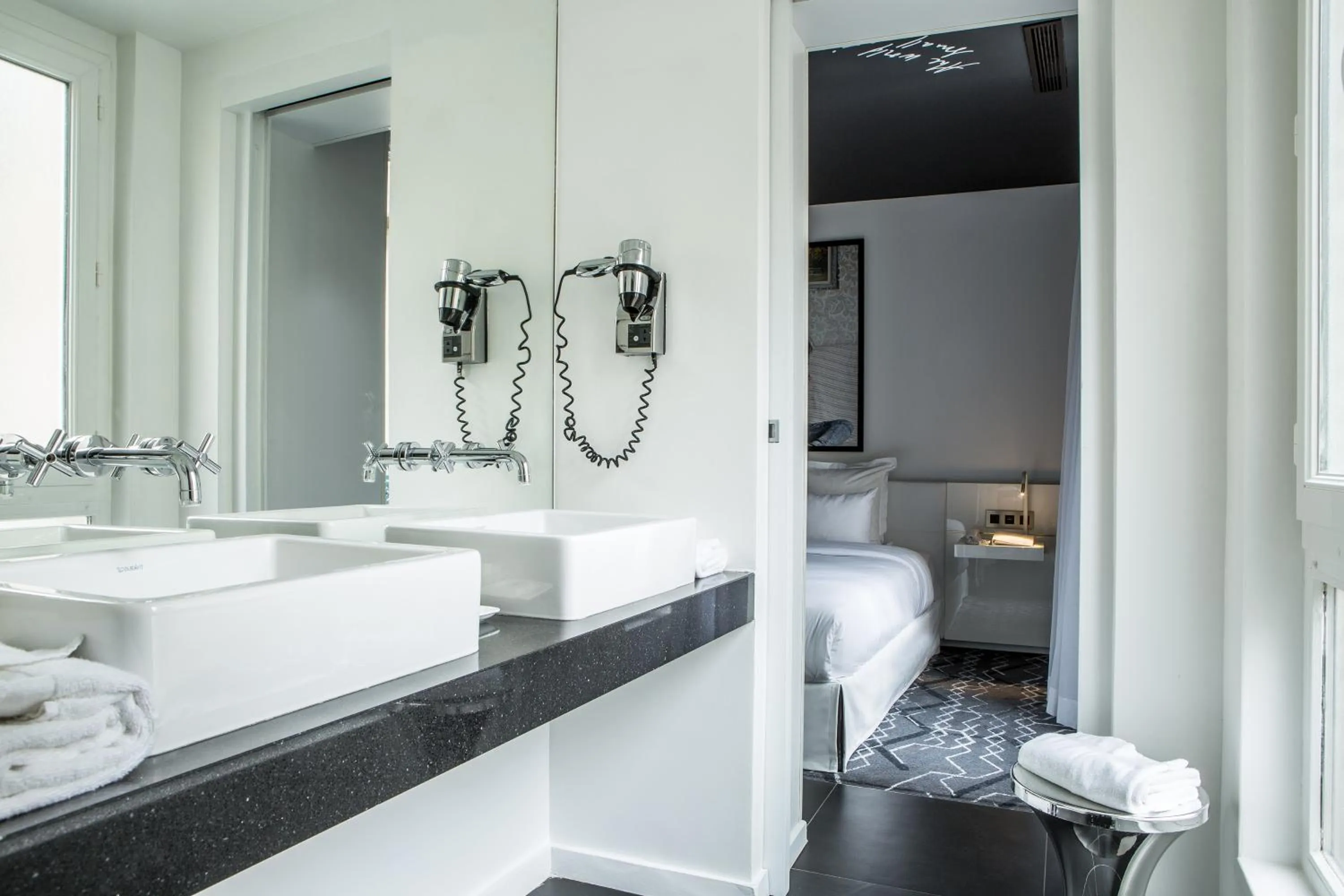 Toilet in Le Général Hôtel