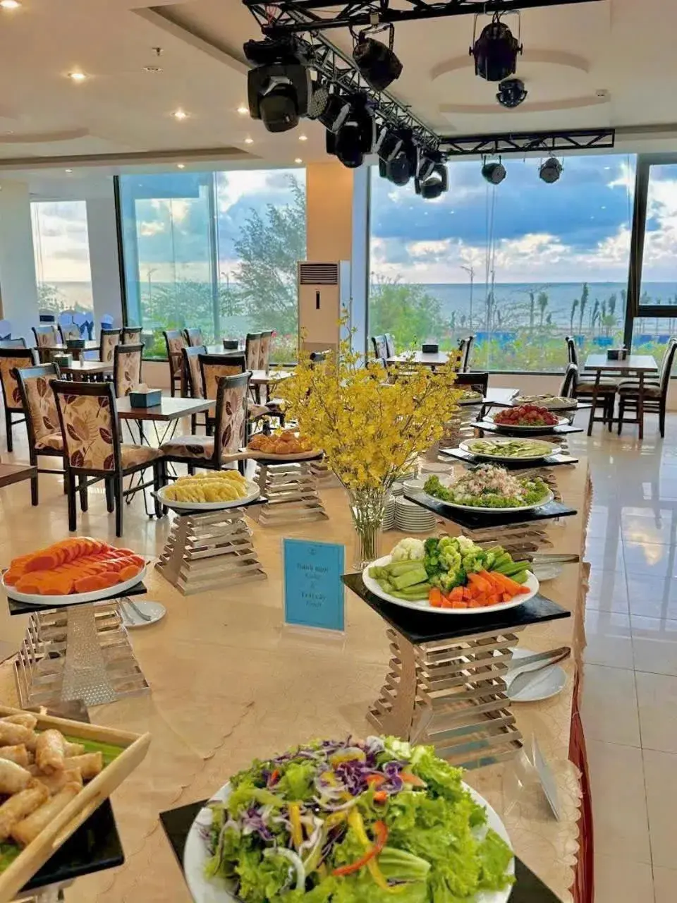 Restaurant/places to eat in Annata Beach Hotel Restaurant/places to eat in Annata Beach Hotel