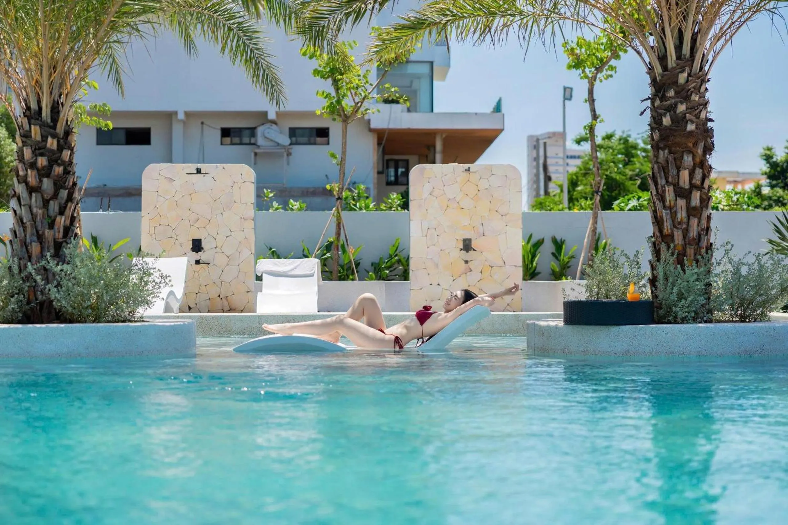 Swimming pool in Annata Beach Hotel