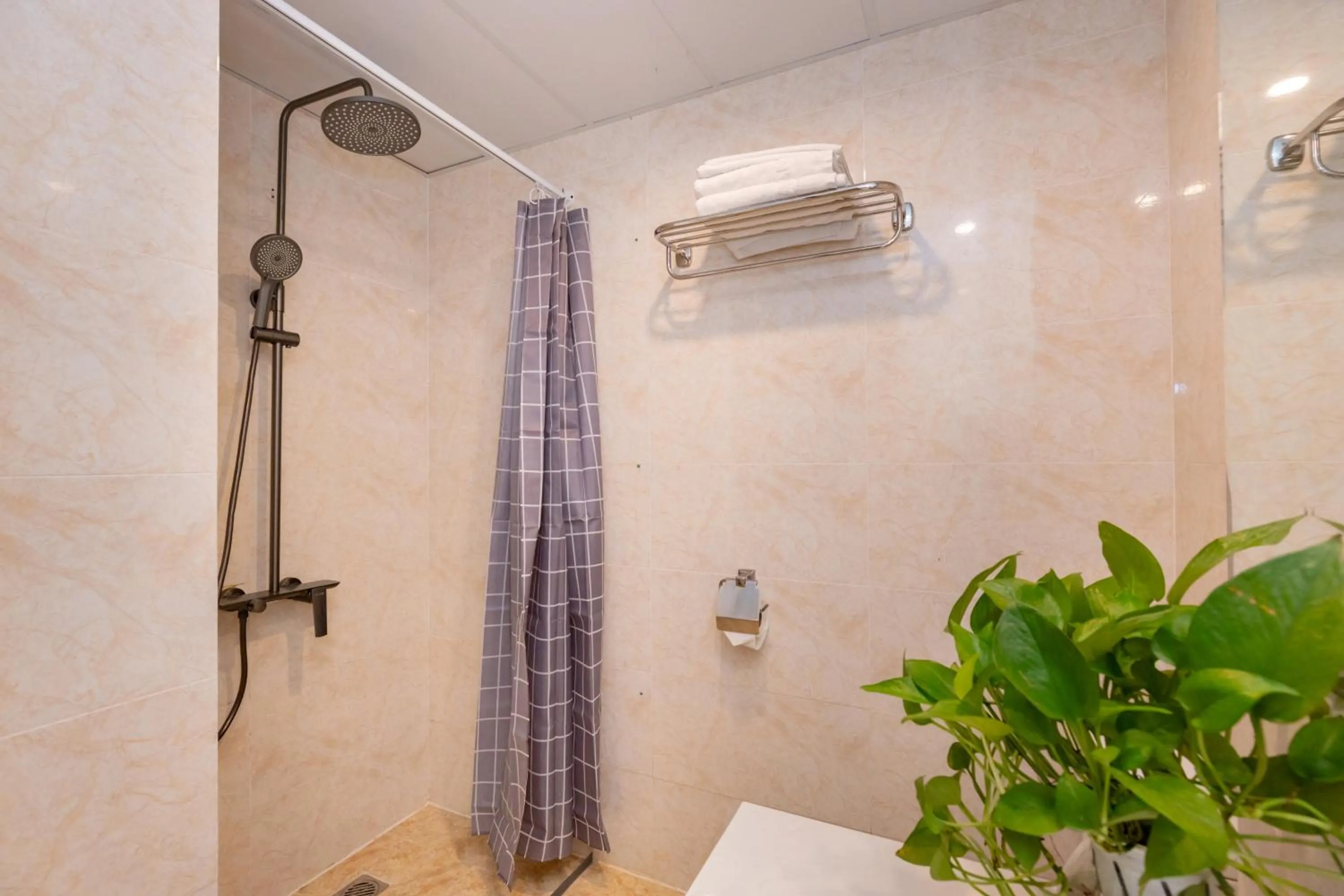 Shower in Annata Beach Hotel