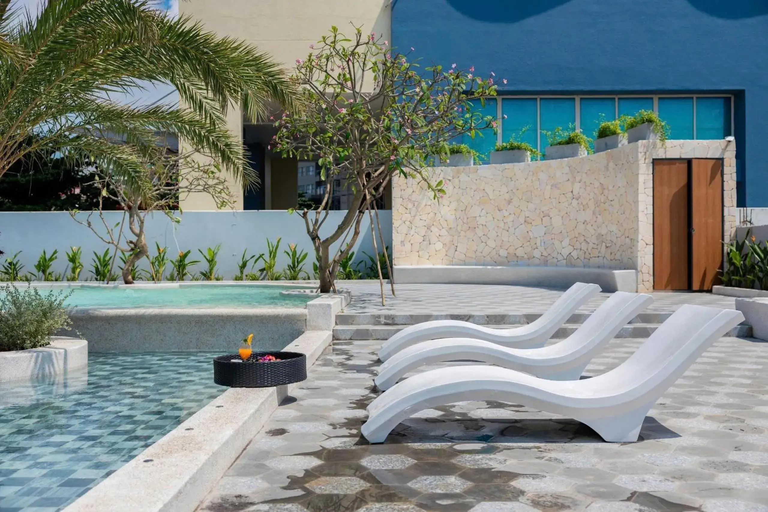 Swimming pool in Annata Beach Hotel Swimming pool in Annata Beach Hotel