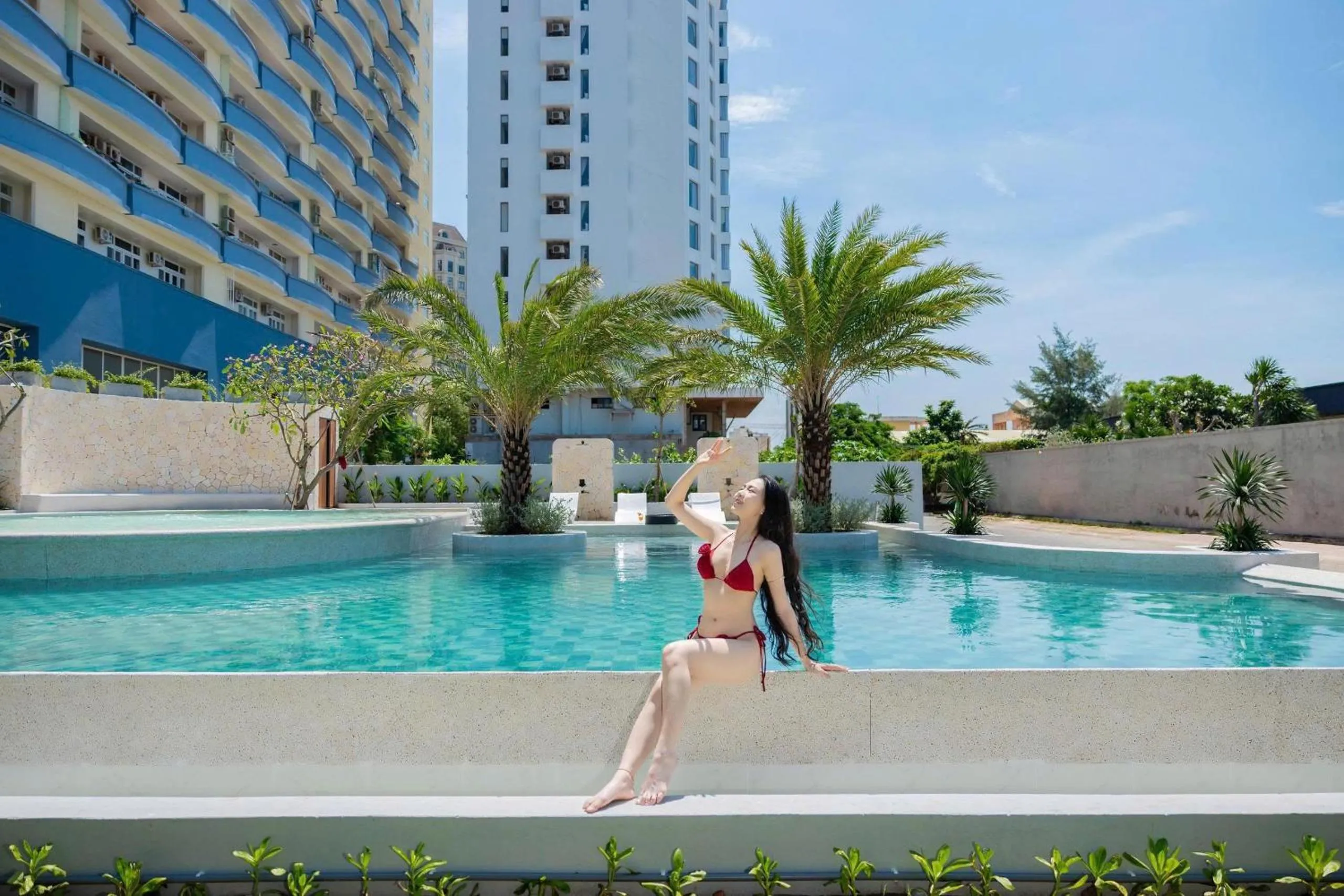 Swimming pool in Annata Beach Hotel