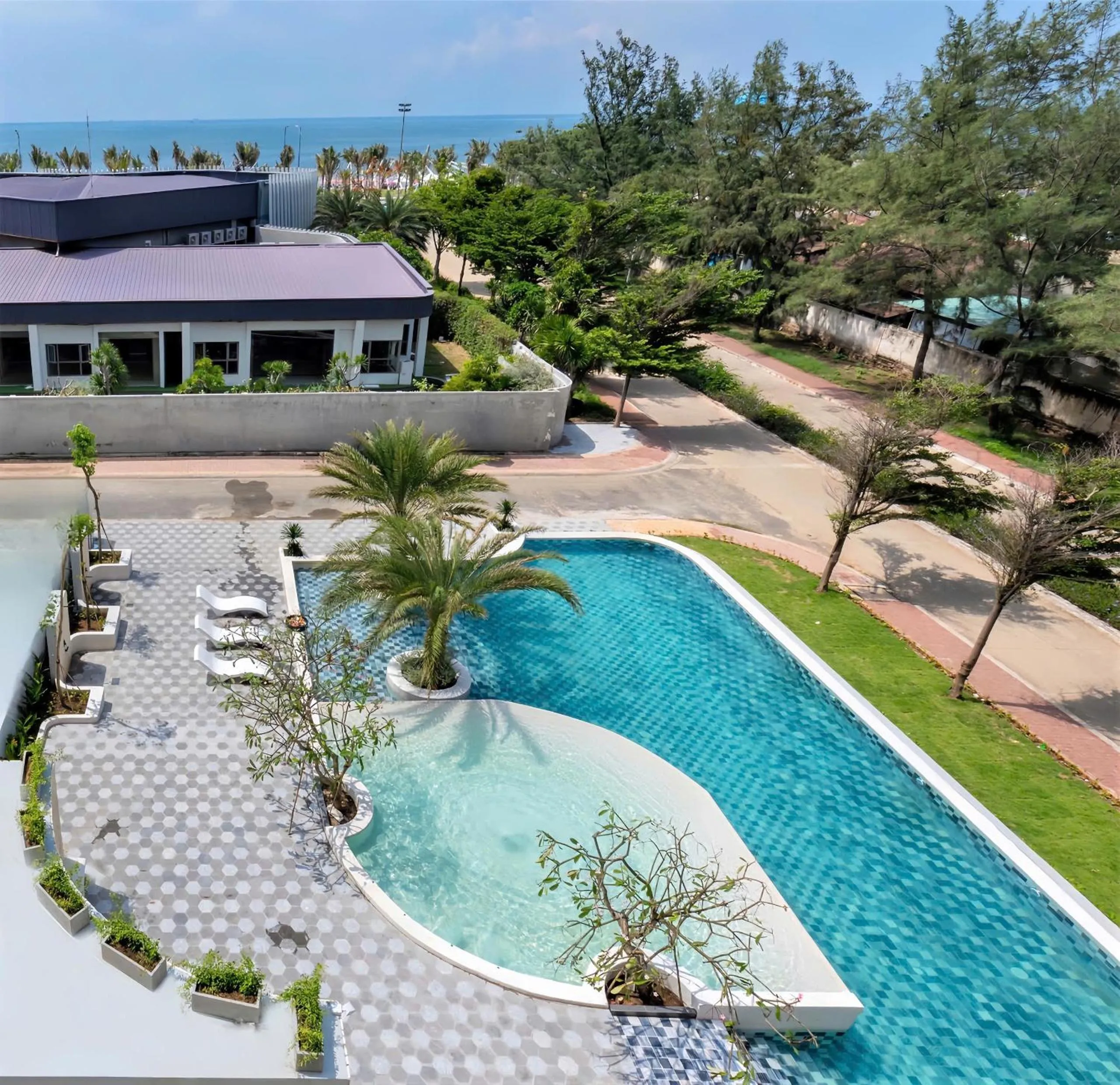 Swimming pool in Annata Beach Hotel