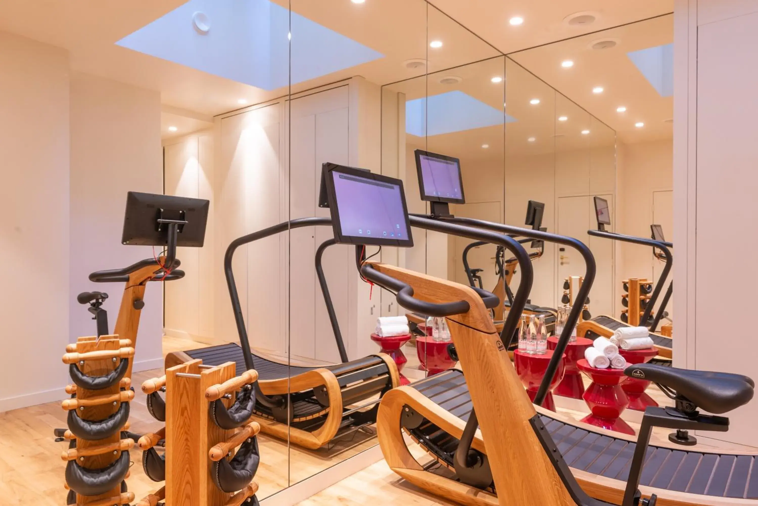 Fitness centre/facilities in Hotel Yllen Eiffel Fitness centre/facilities in Hotel Yllen Eiffel