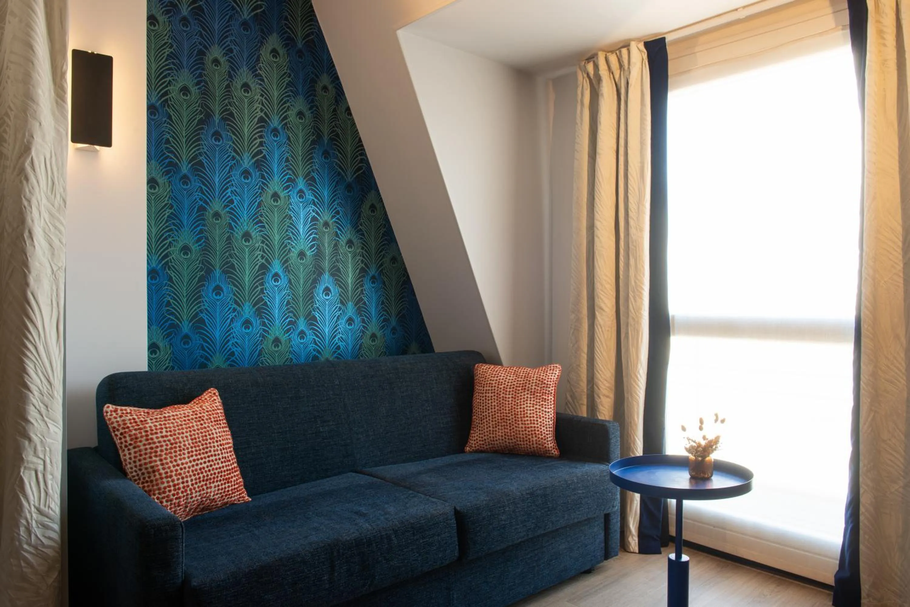 Living room in Hotel Yllen Eiffel