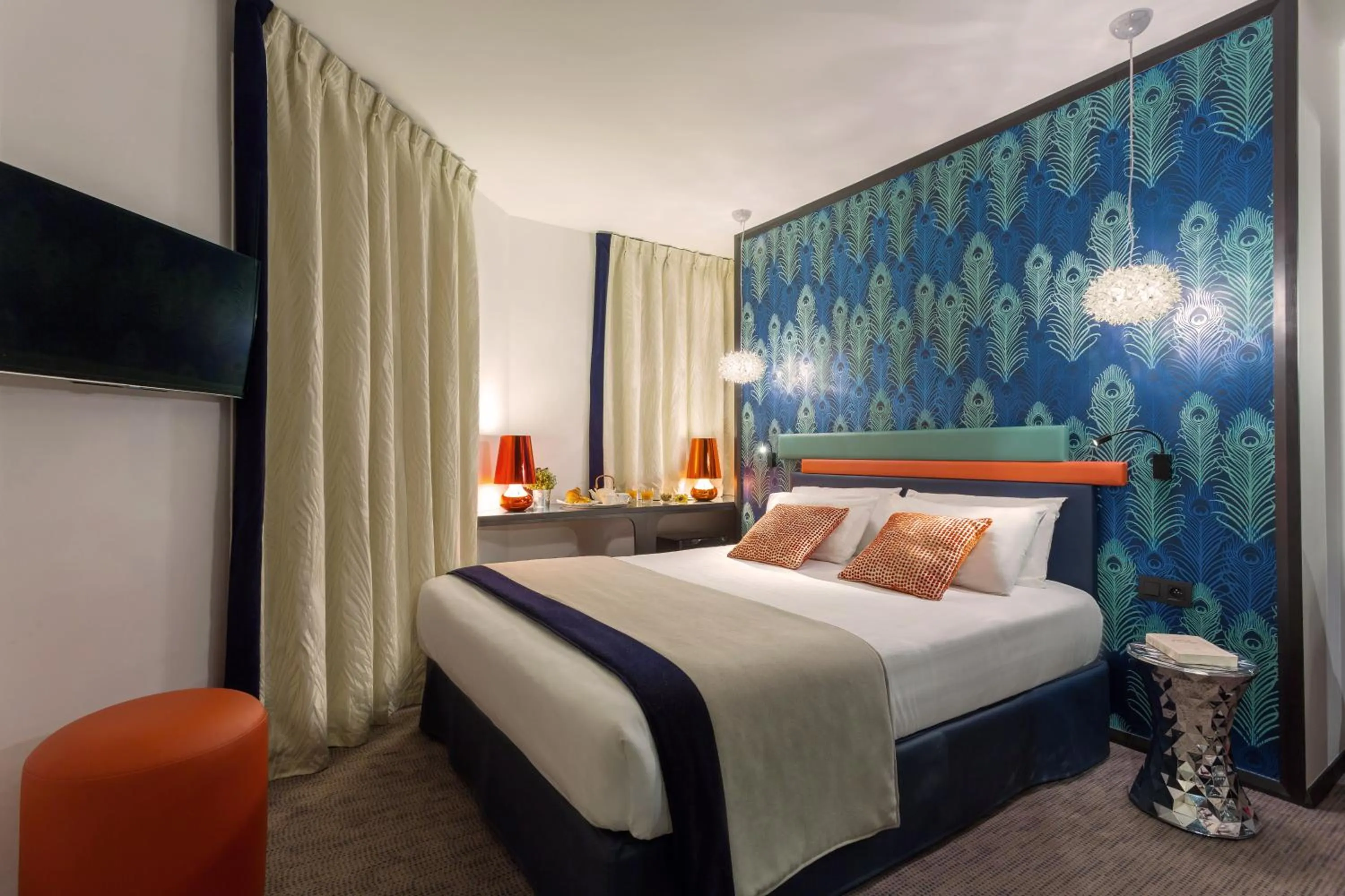 Photo of the whole room, Bed in Hotel Yllen Eiffel