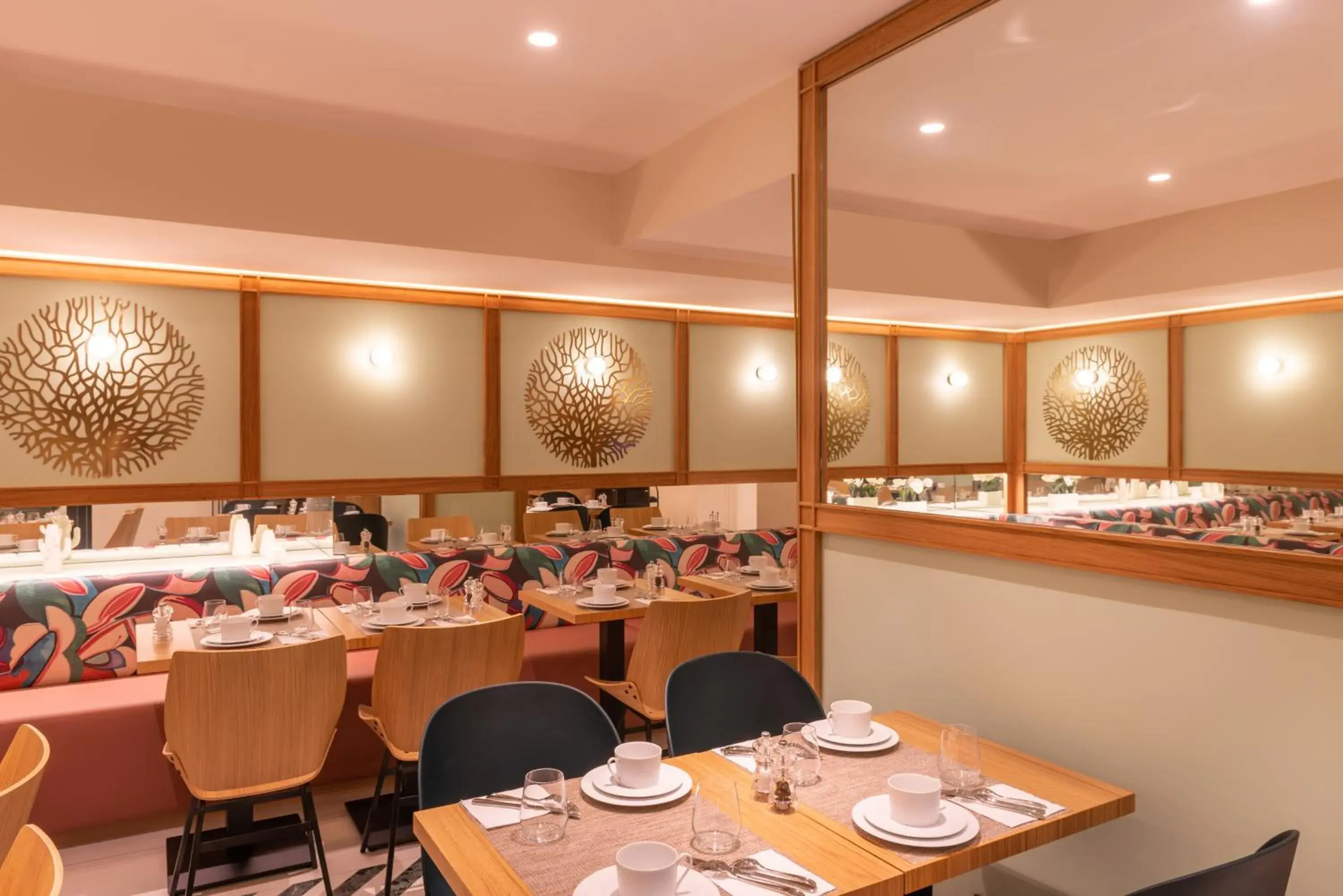 Breakfast in Hotel Yllen Eiffel Breakfast in Hotel Yllen Eiffel