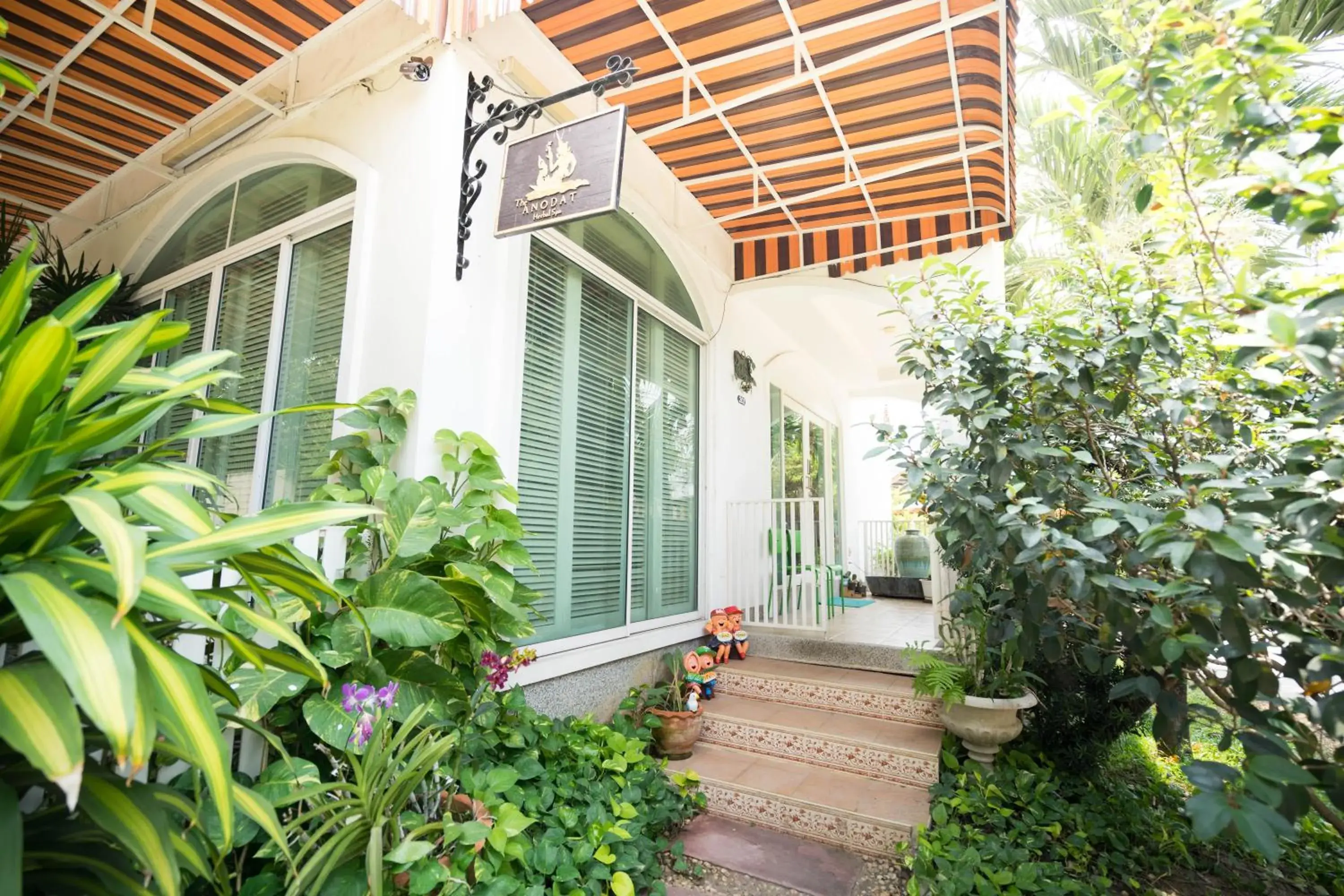 Facade/entrance in Baan Anodat Facade/entrance in Baan Anodat