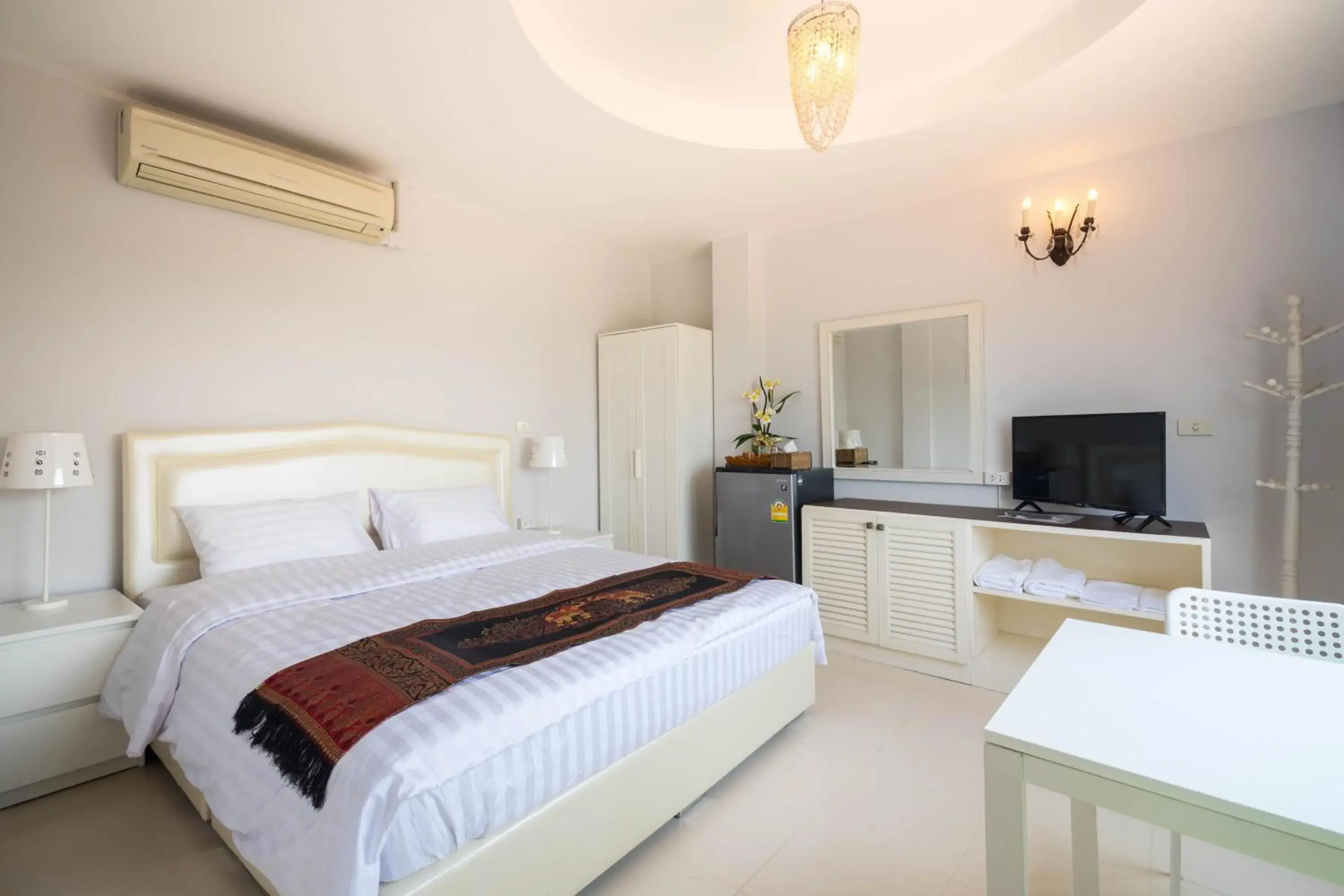 Communal lounge/ TV room, Bed in Baan Anodat Communal lounge/ TV room, Bed in Baan Anodat