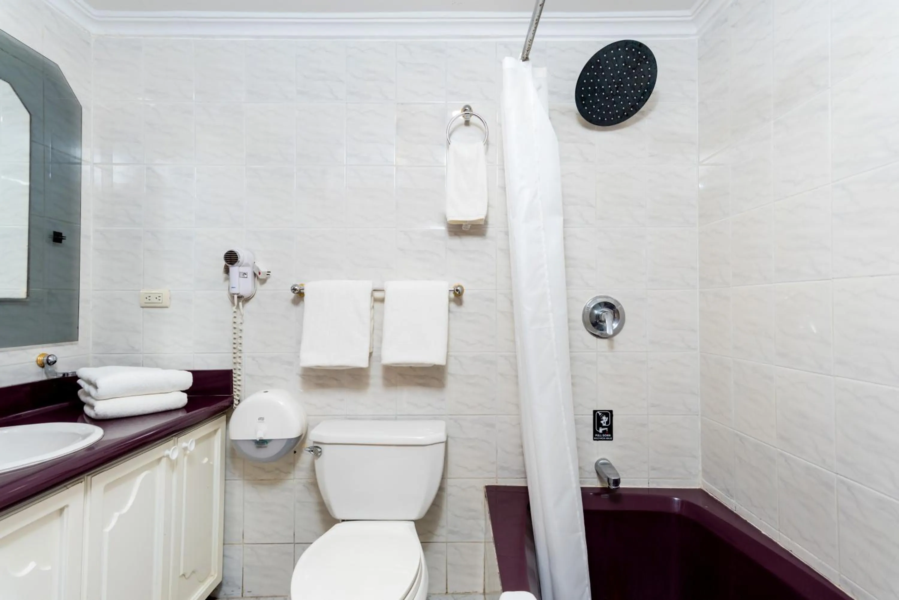 Shower in Hotel NASS Pinar del Lago