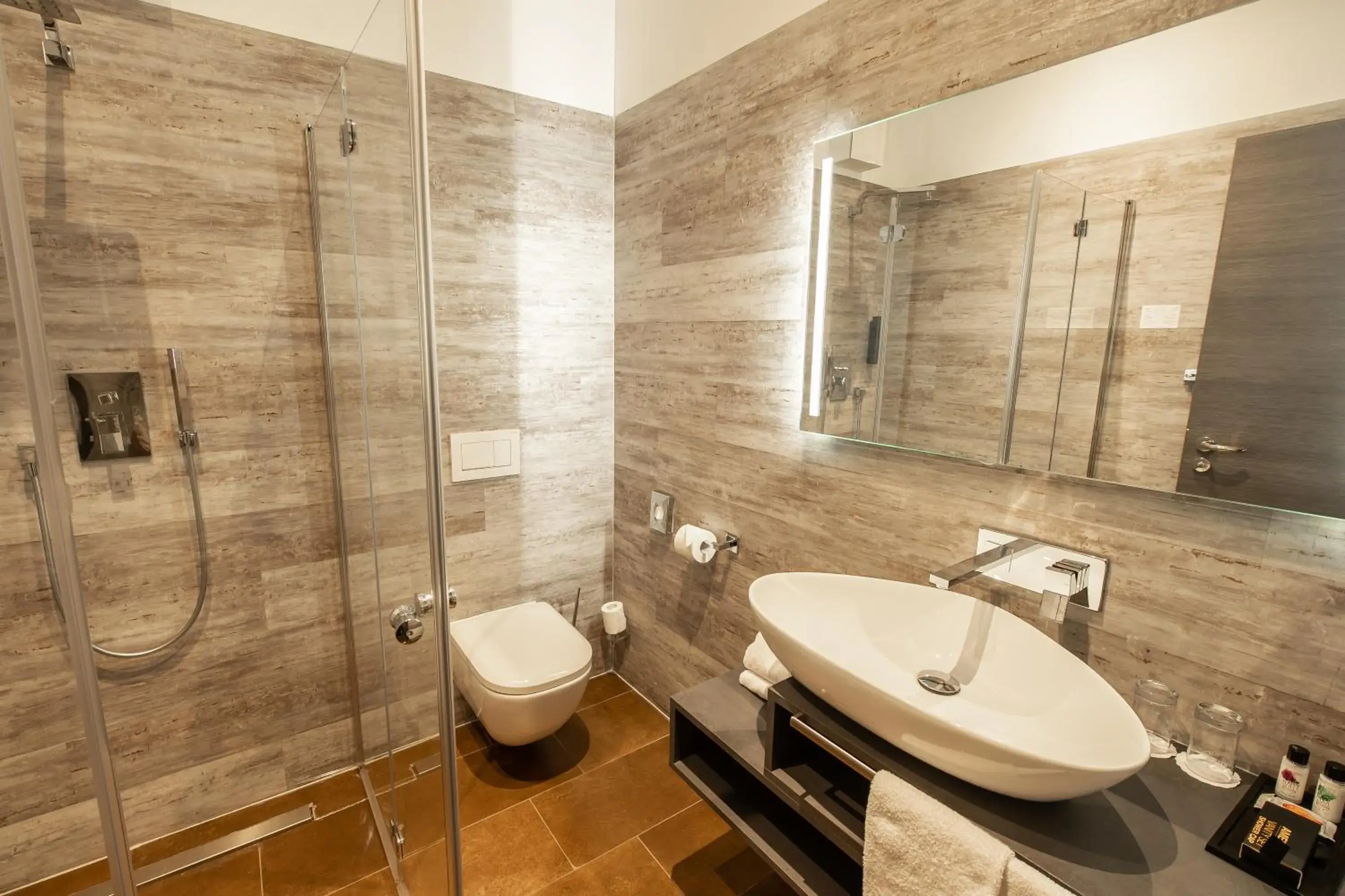 Shower, Bathroom in Hotel Lifestyle