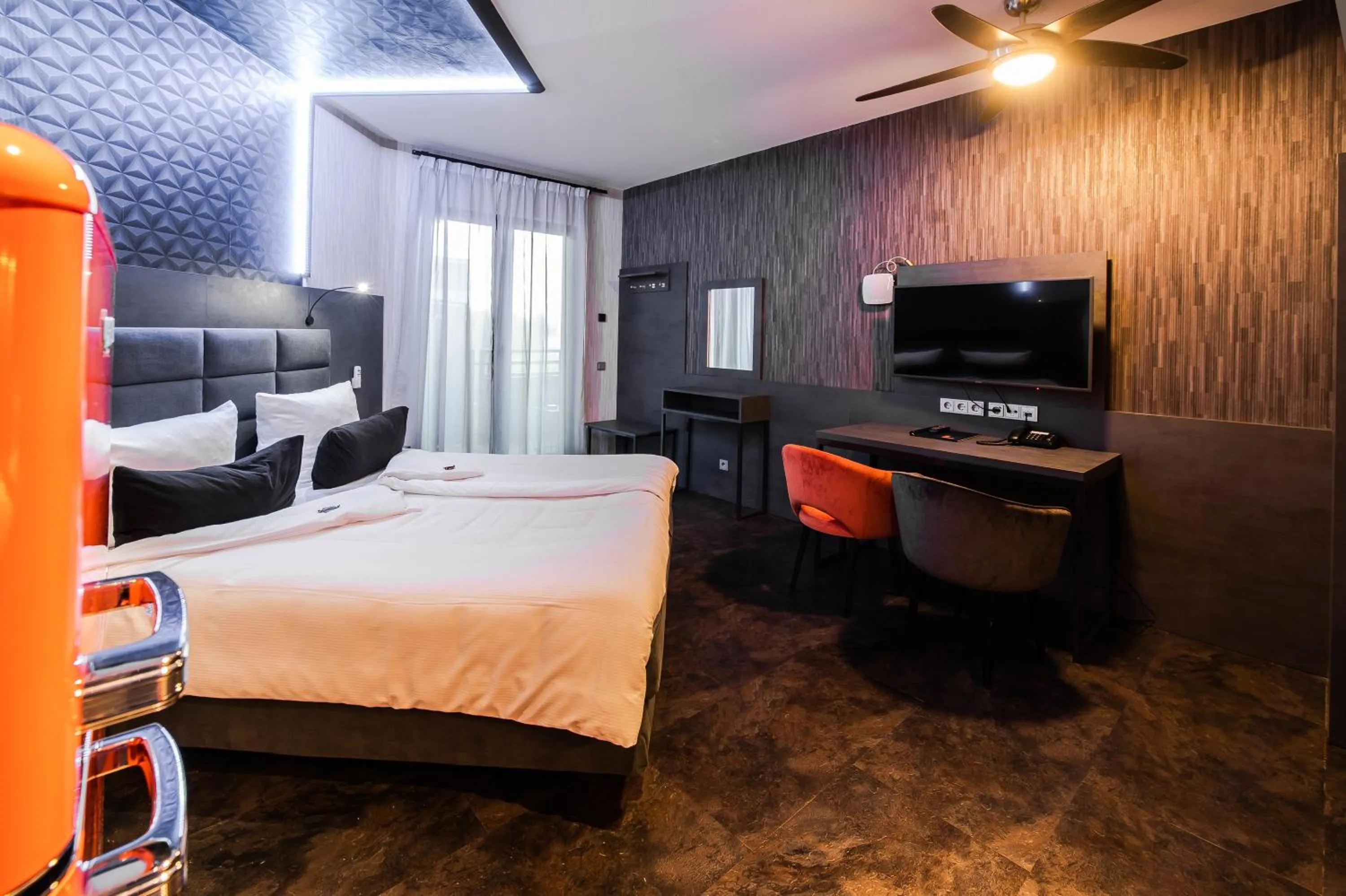 Photo of the whole room, Bed in premium by GS Hotel