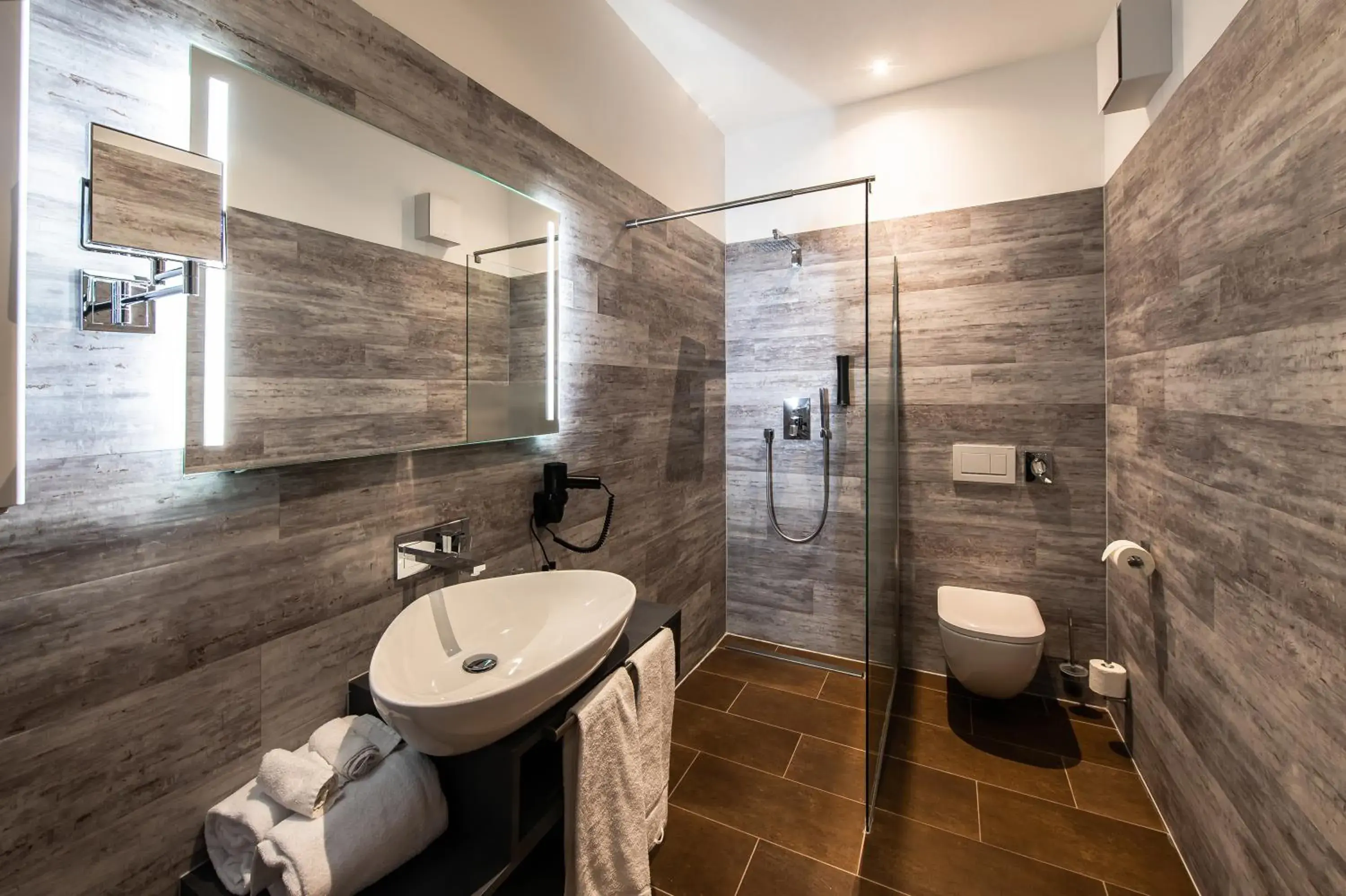 Shower, Bathroom in Hotel Lifestyle