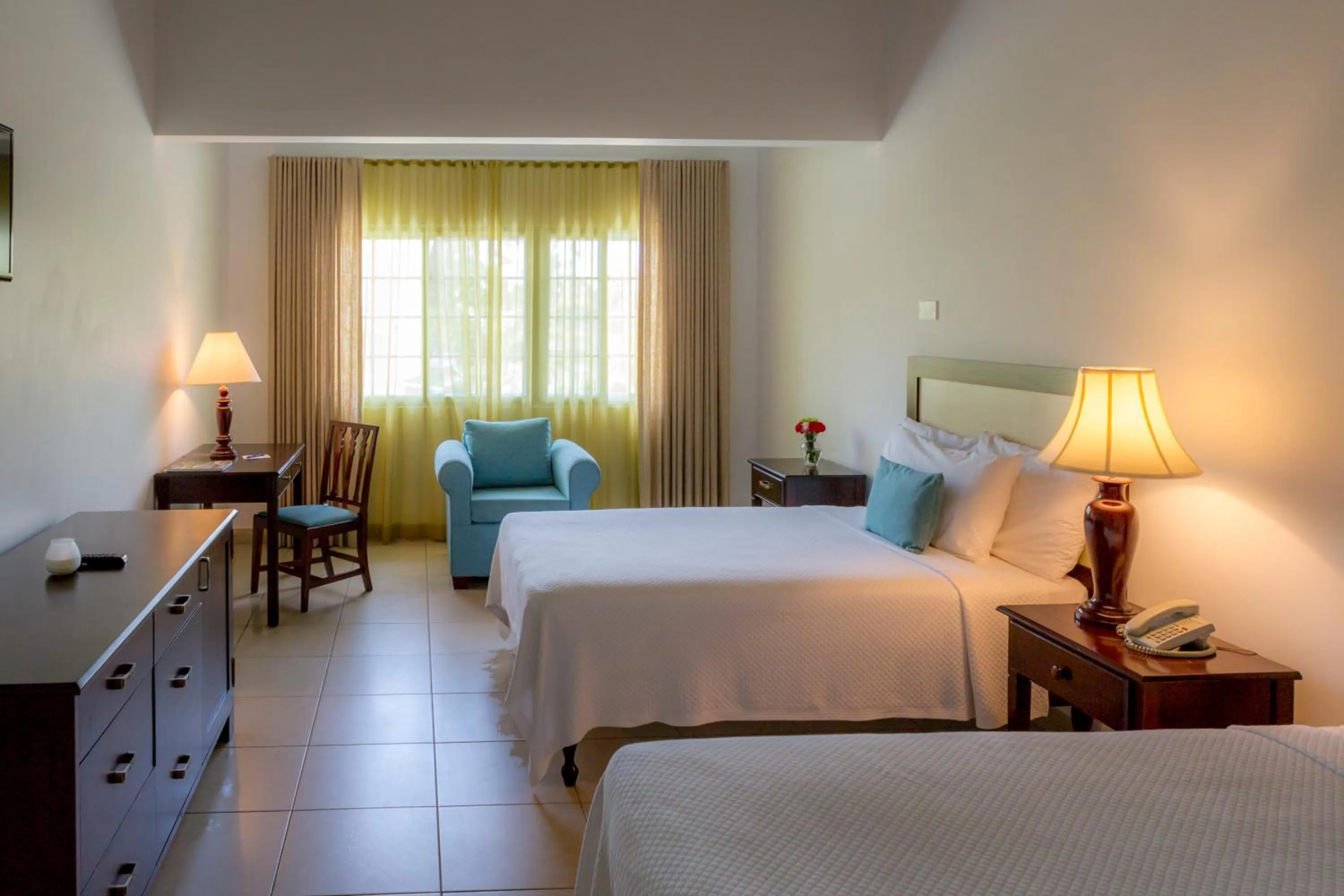 Photo of the whole room, Bed in The Liguanea Club