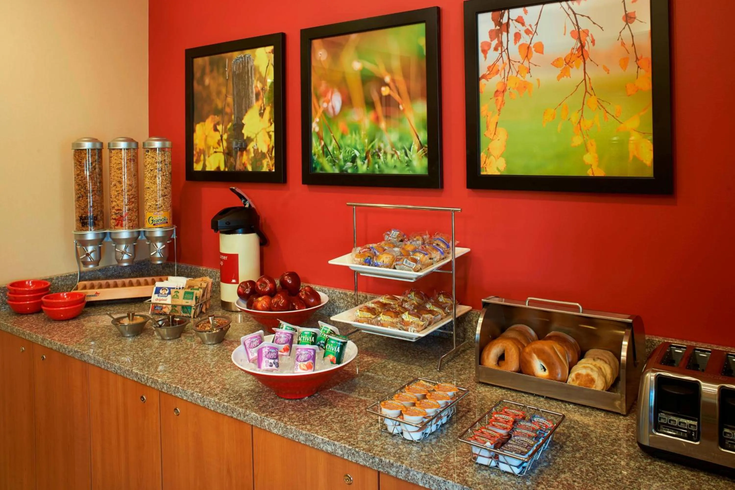 Breakfast in TownePlace Suites by Marriott Saginaw