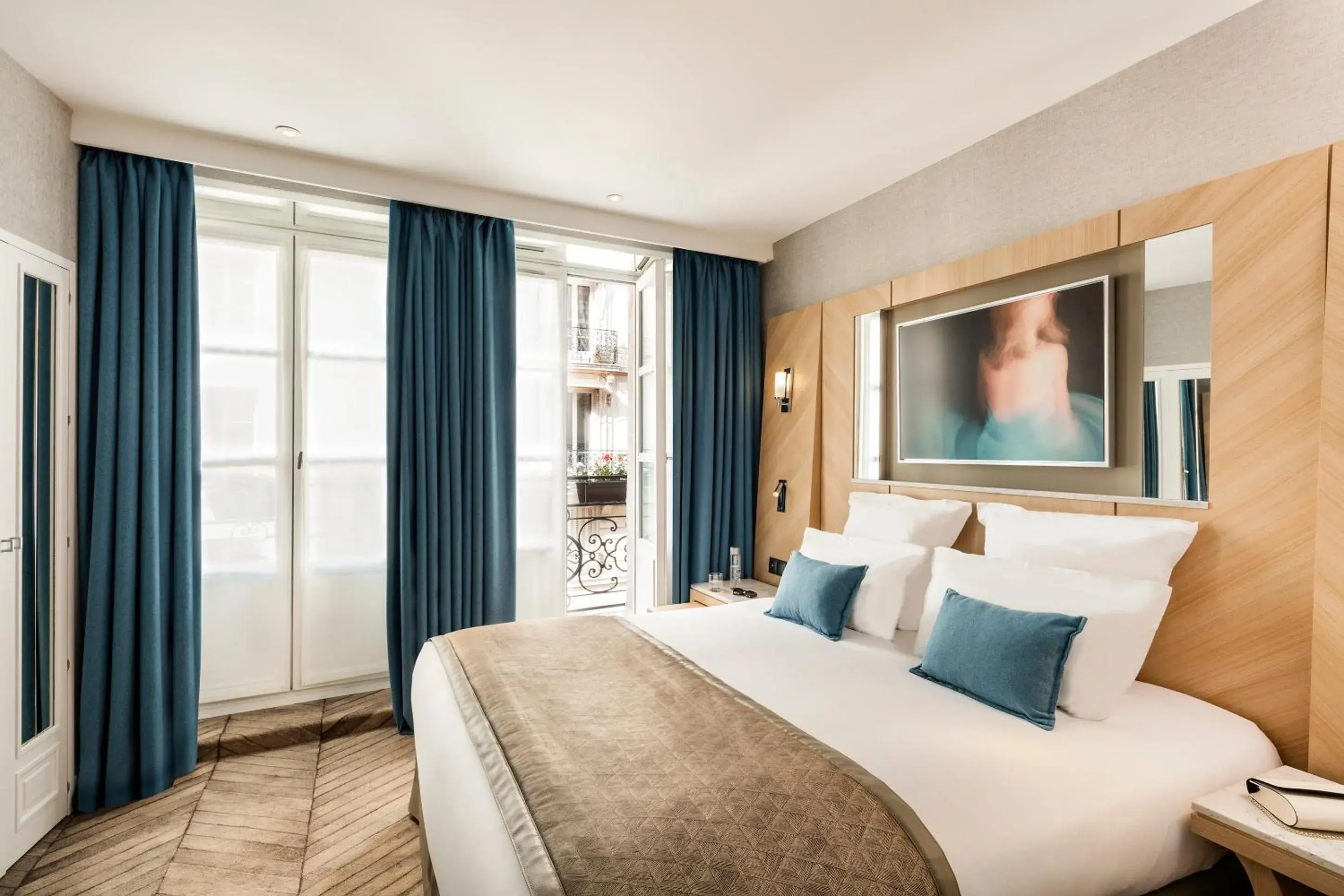 Day, Bed in Hotel Louvre Saint-Honoré Day, Bed in Hotel Louvre Saint-Honoré