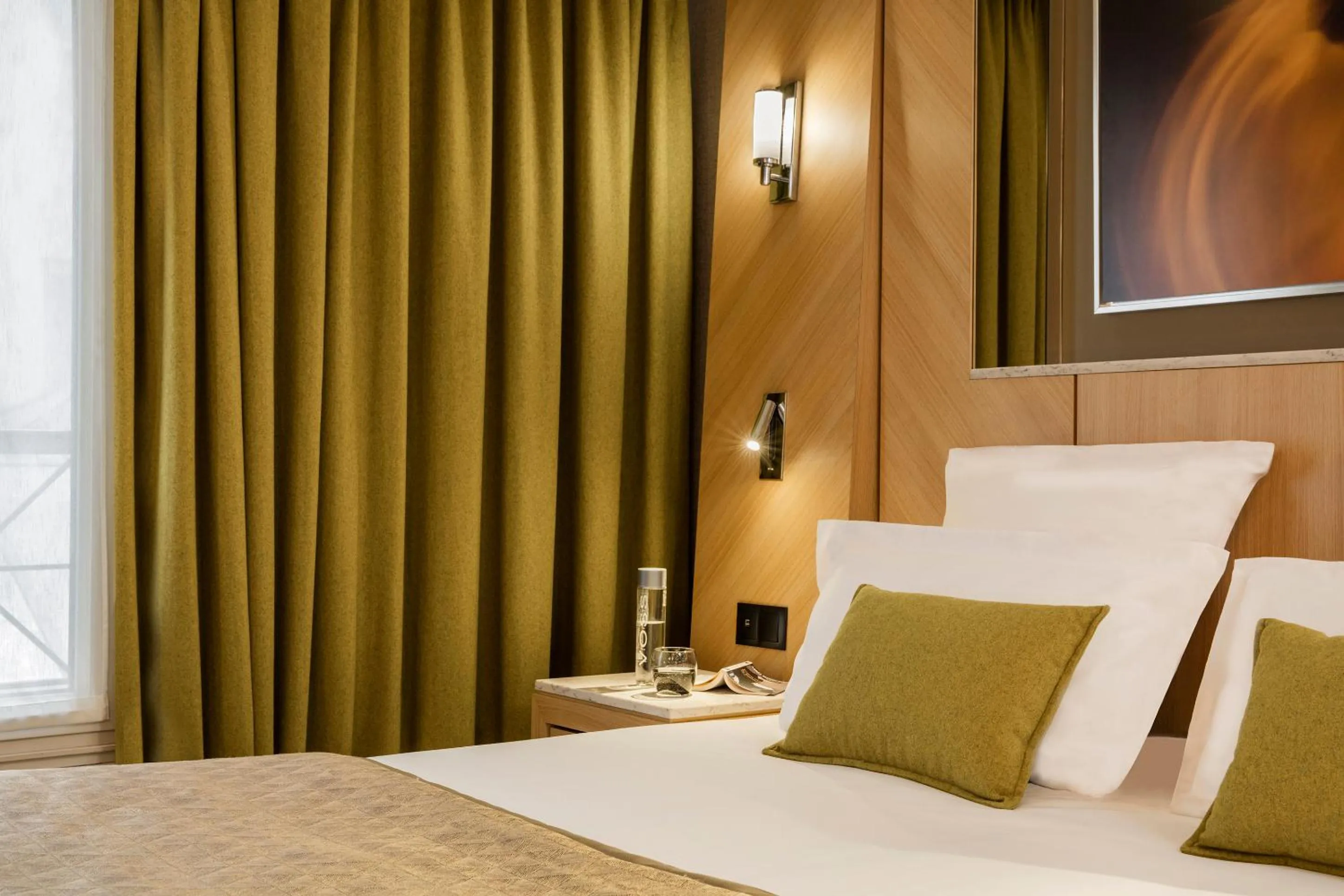 Decorative detail, Bed in Hotel Louvre Saint-Honoré